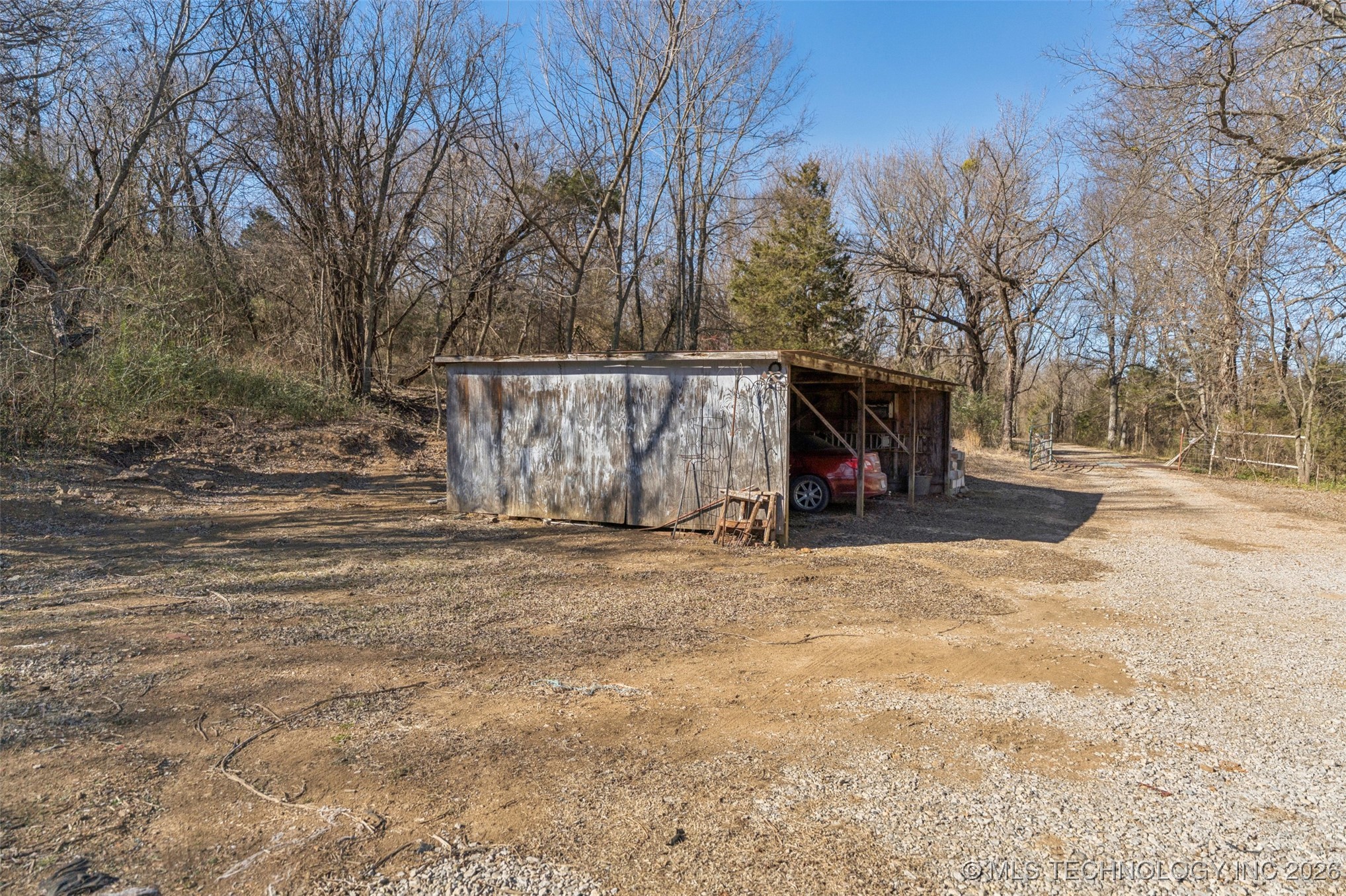 438139 E 360 Property Photo 24