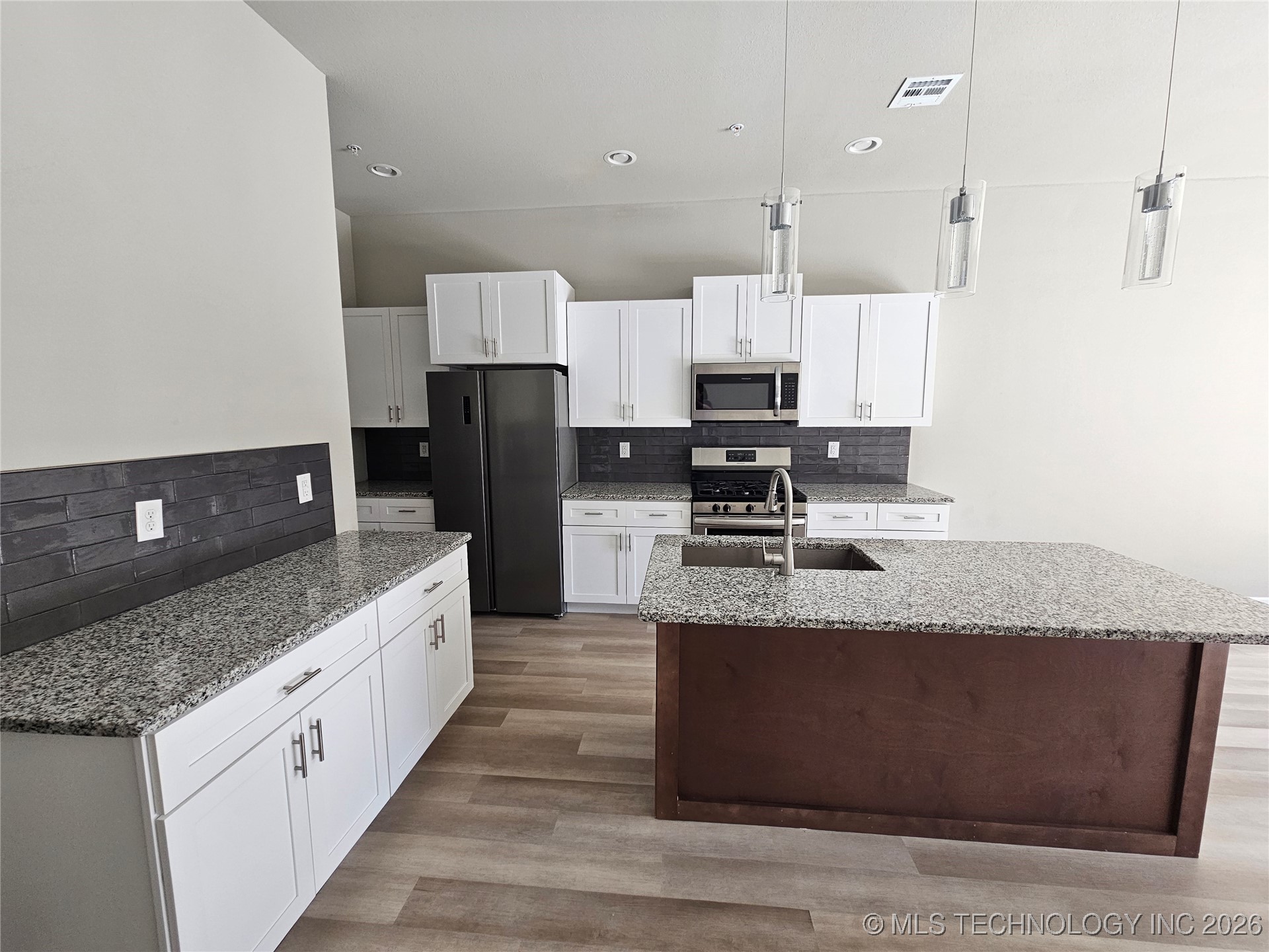 3406 Redbud Lane Property Photo 6