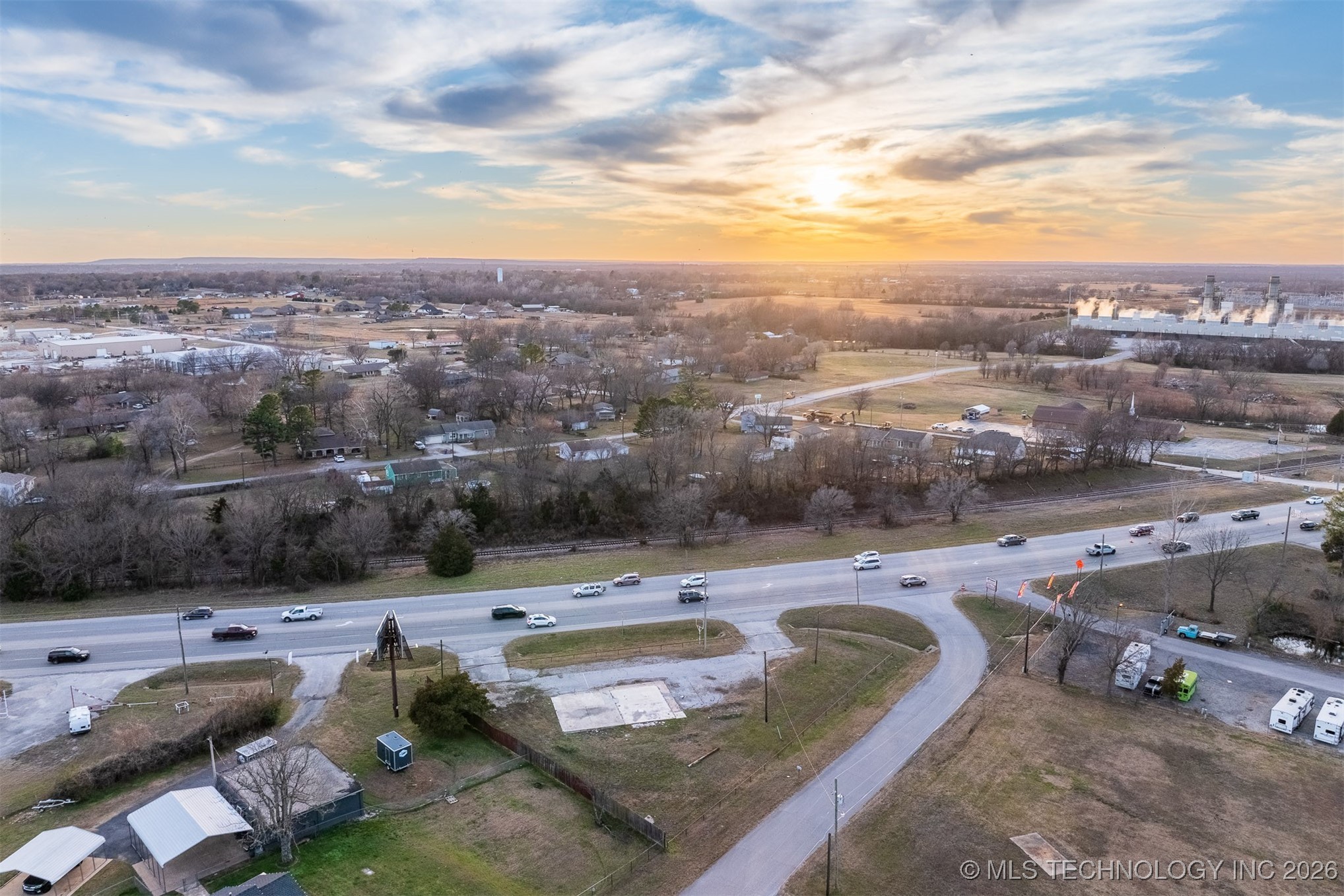 25901 E 51 Highway Property Photo 2