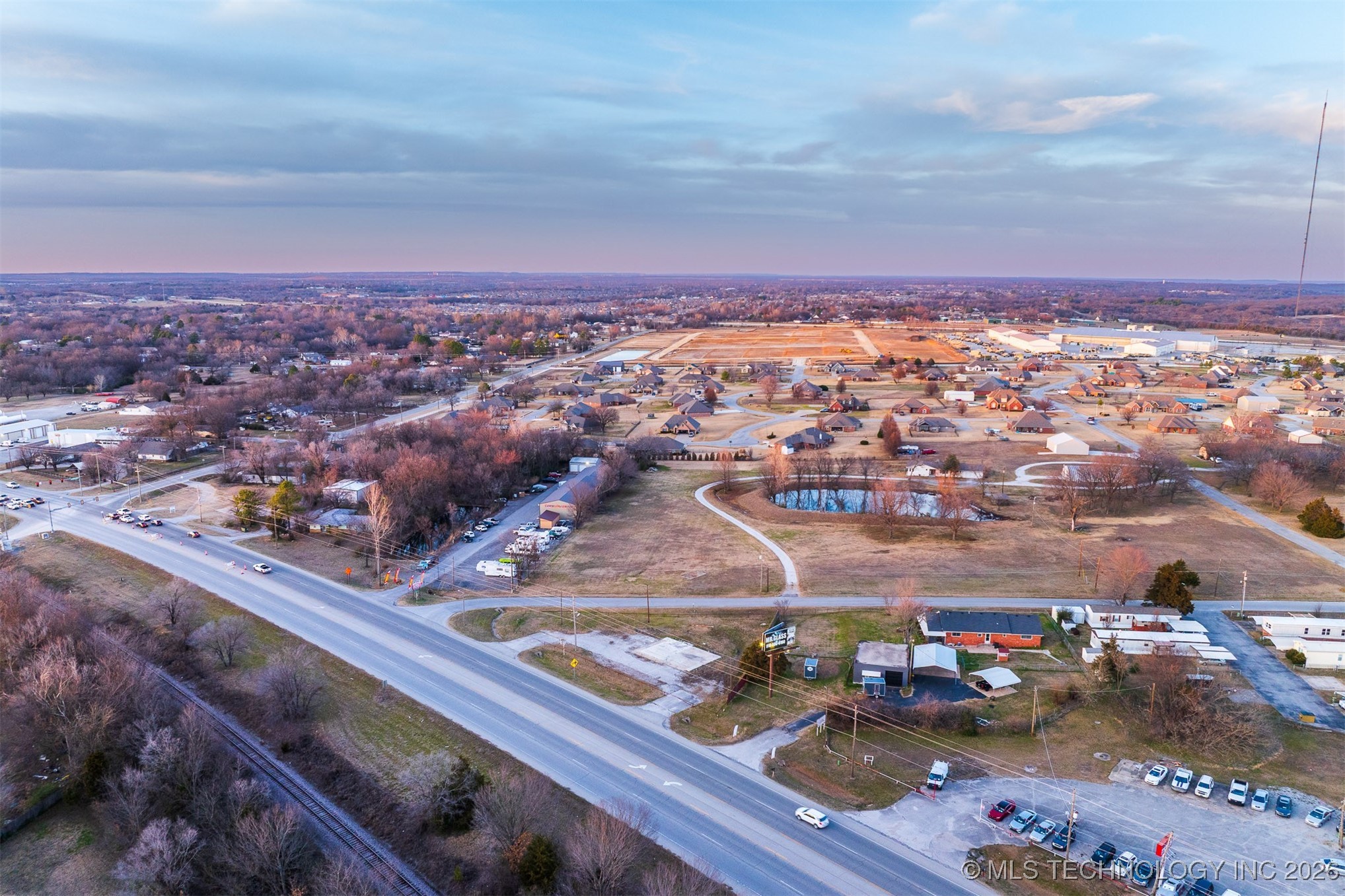 25901 E 51 Highway Property Photo 3