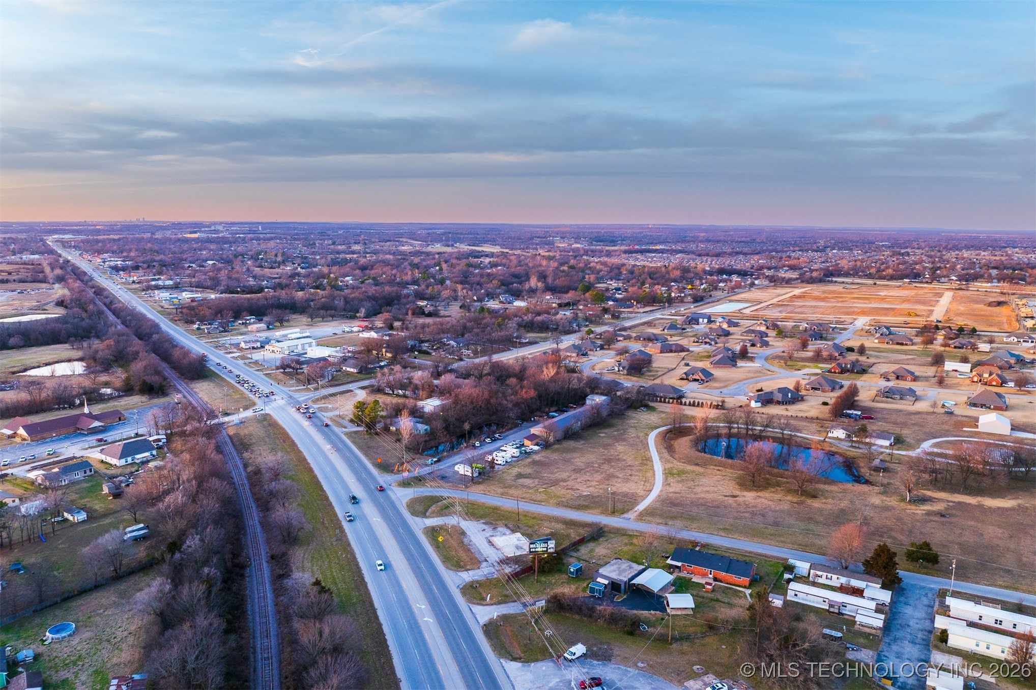 25901 E 51 Highway Property Photo 6