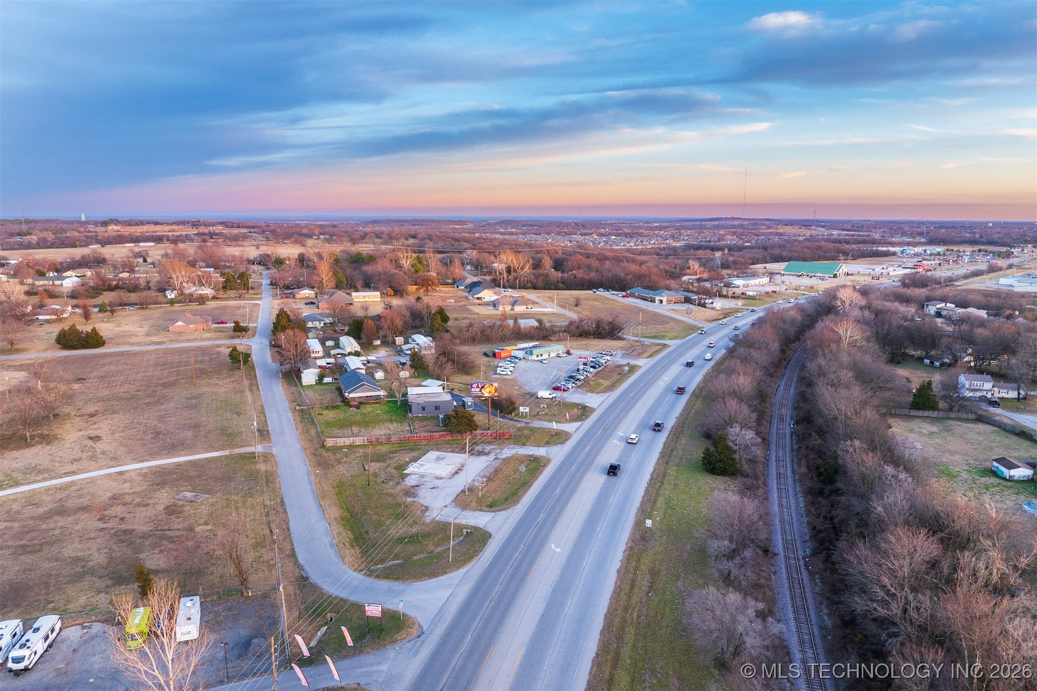 25901 E 51 Highway Property Photo 14