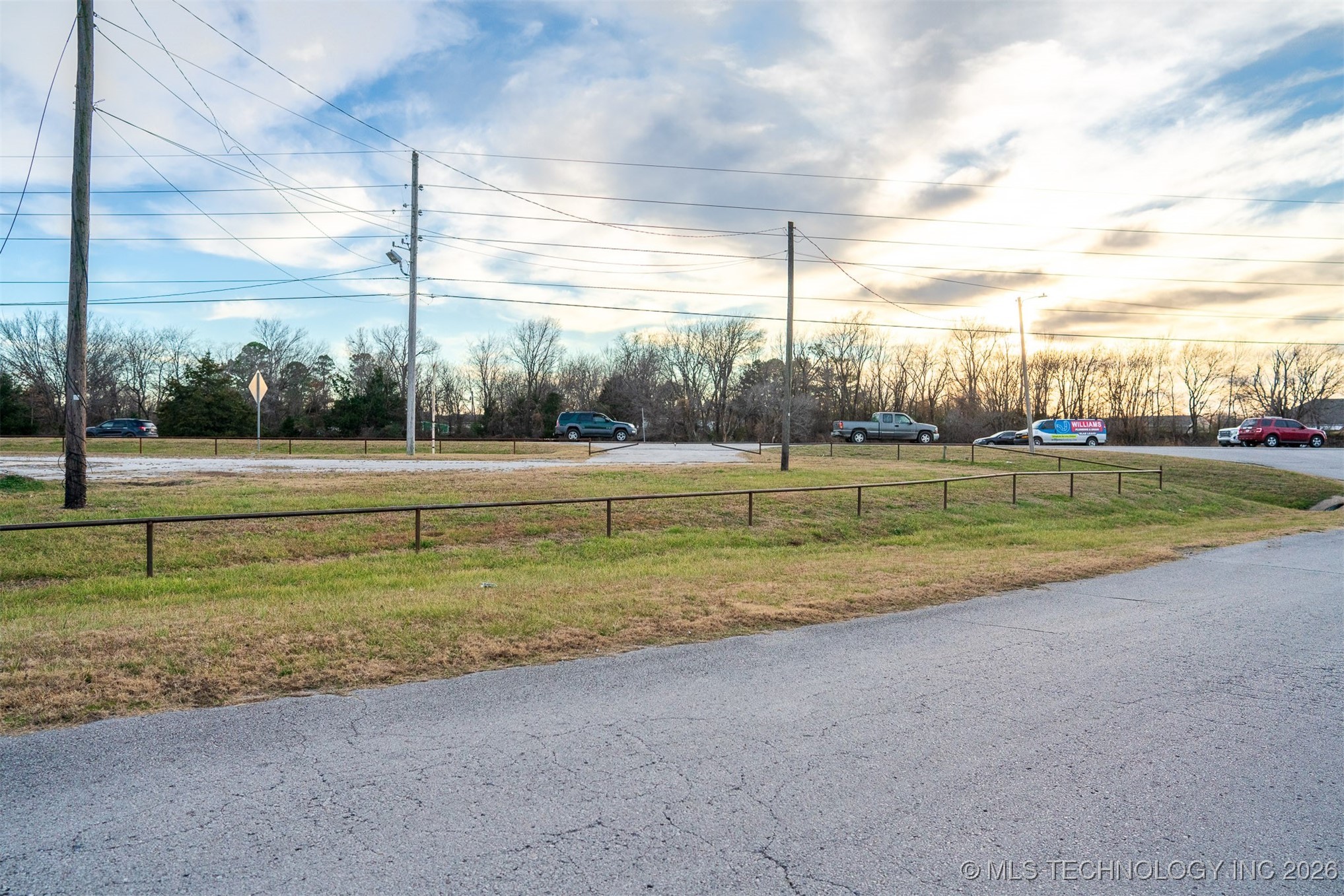 25901 E 51 Highway Property Photo 32