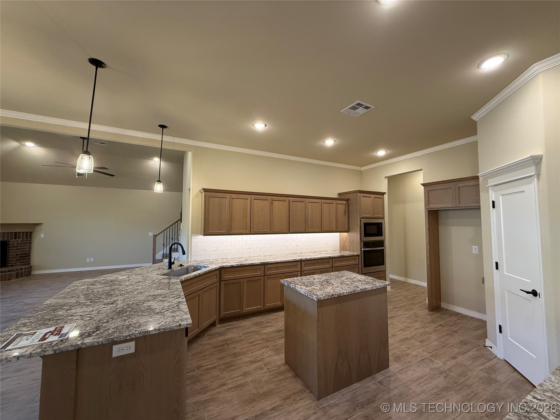 15971 Munson Court Property Photo 6