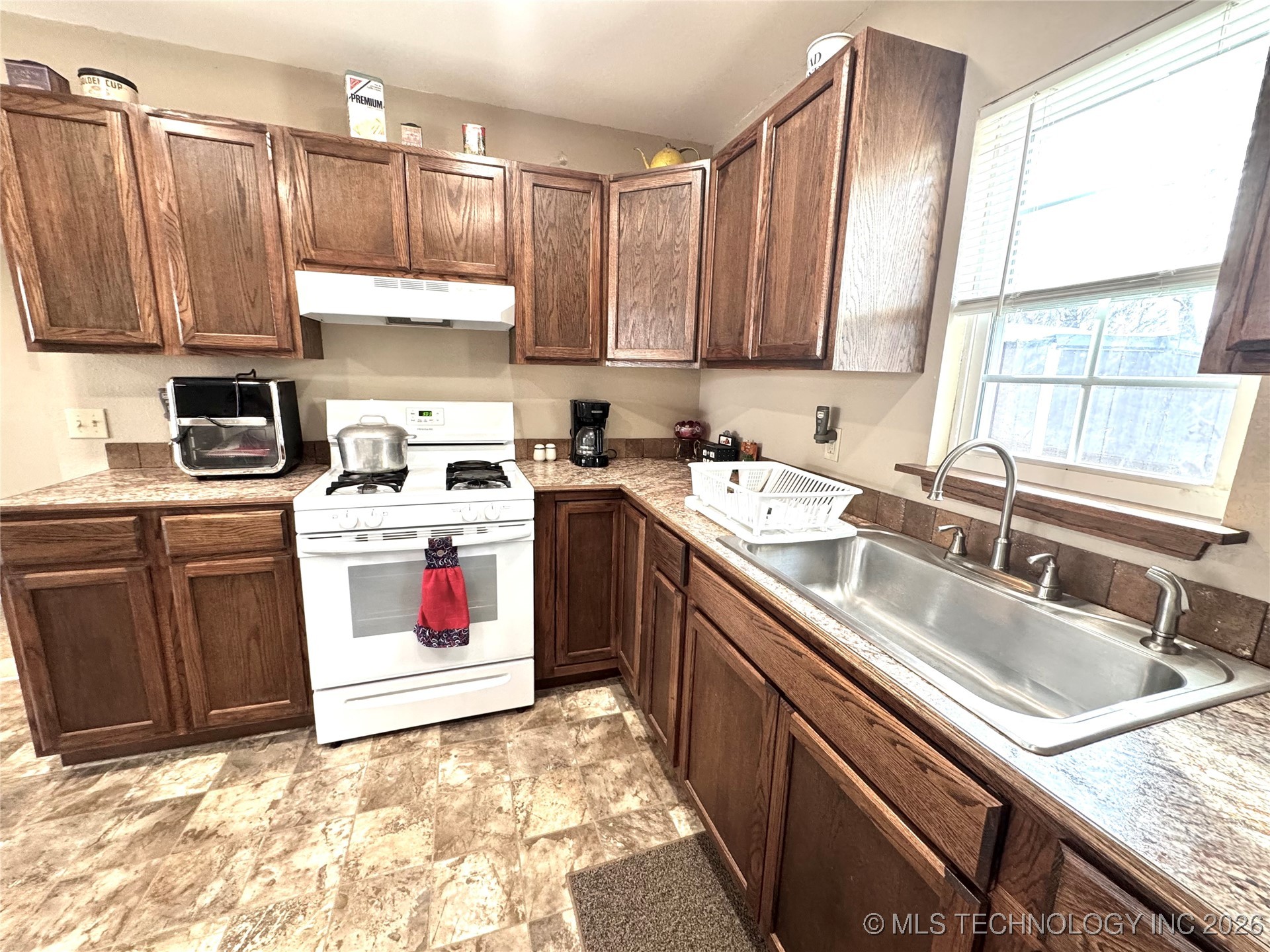 419121 E 1145 Road Property Photo 8