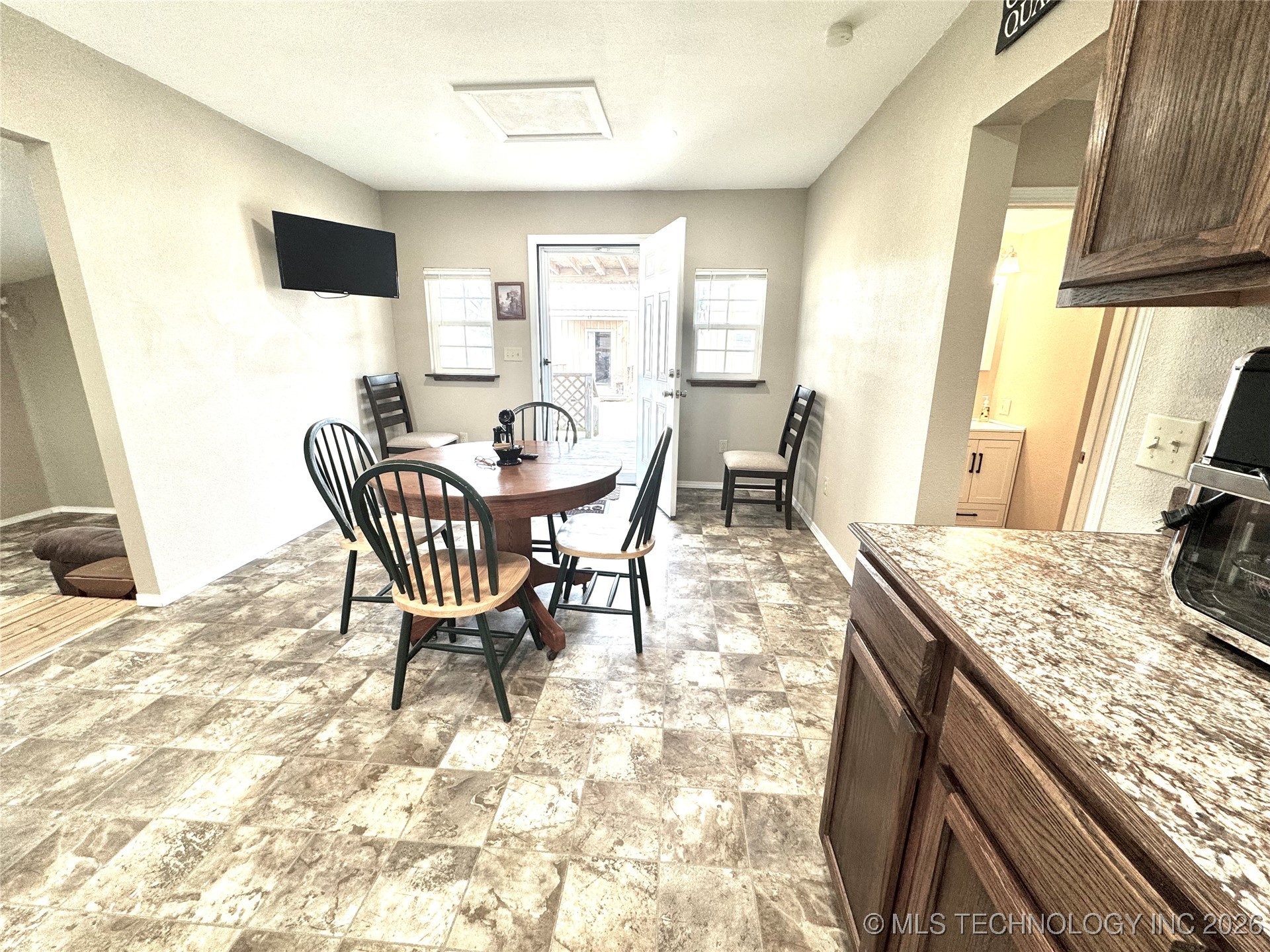 419121 E 1145 Road Property Photo 10