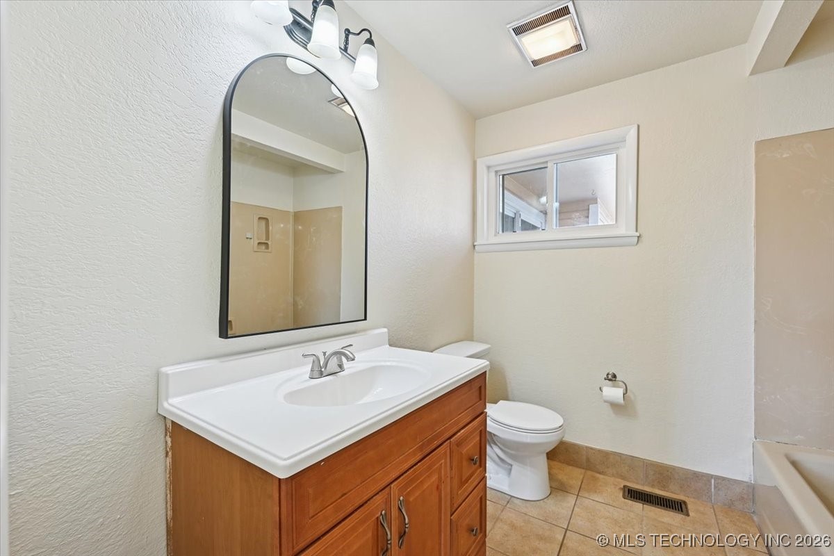 1017 N Cedar Avenue Property Photo 5