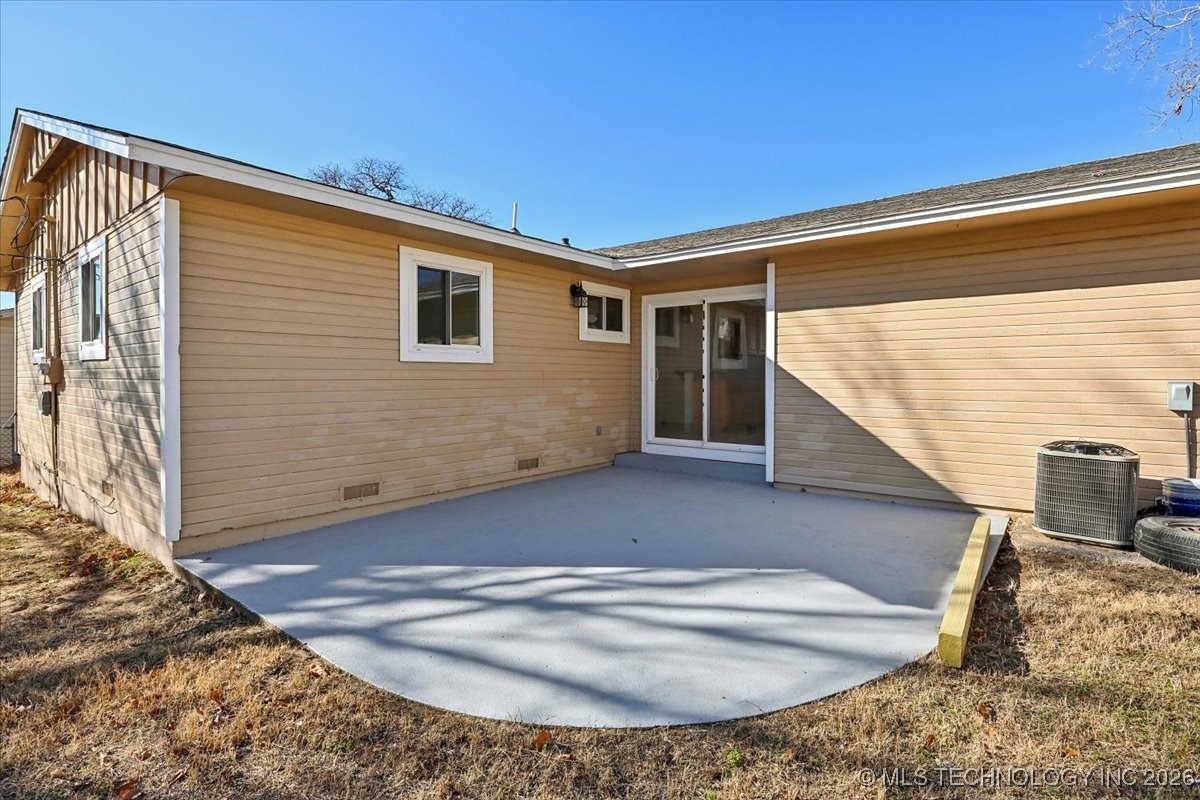 1017 N Cedar Avenue Property Photo 7