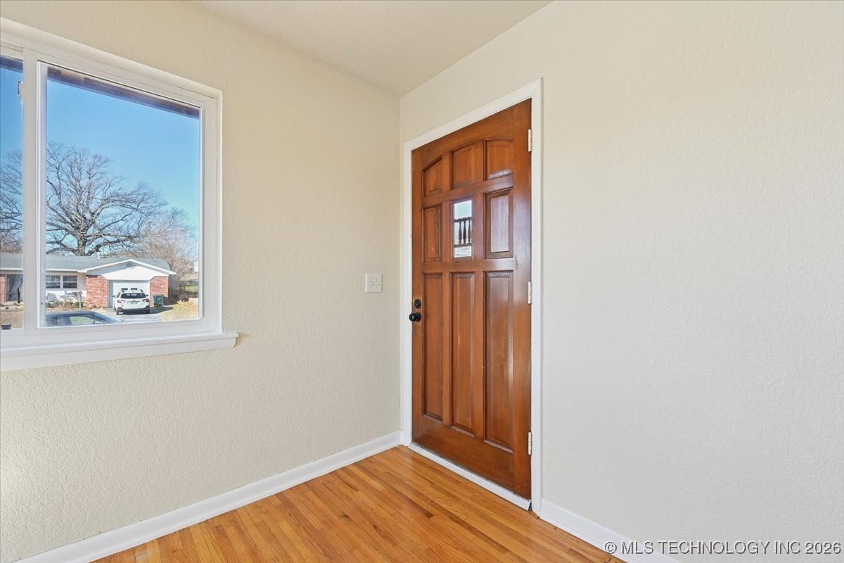 1017 N Cedar Avenue Property Photo 8