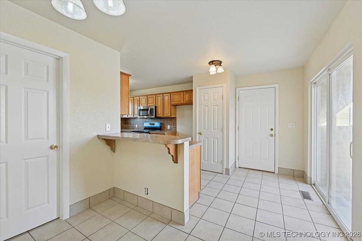 1017 N Cedar Avenue Property Photo 14