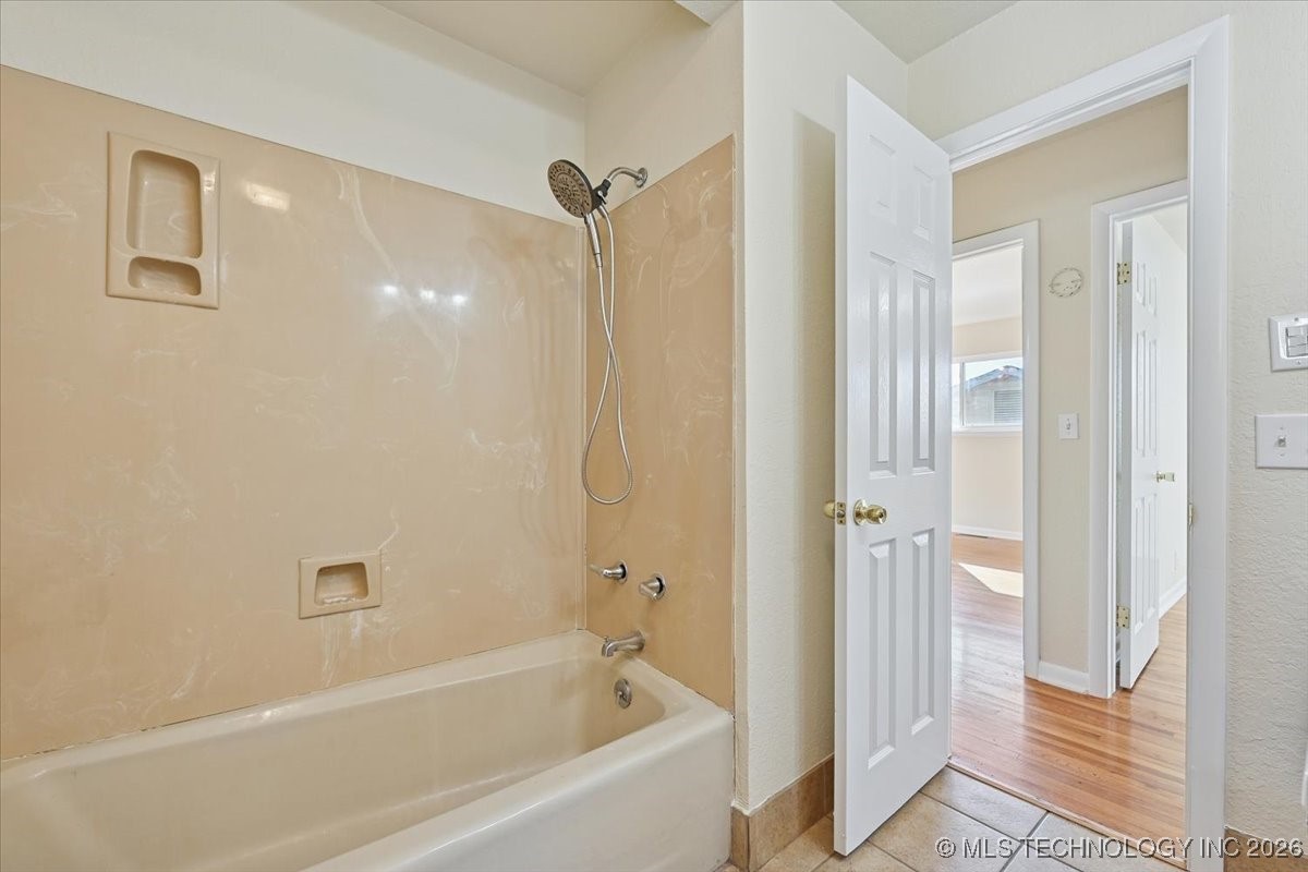 1017 N Cedar Avenue Property Photo 21