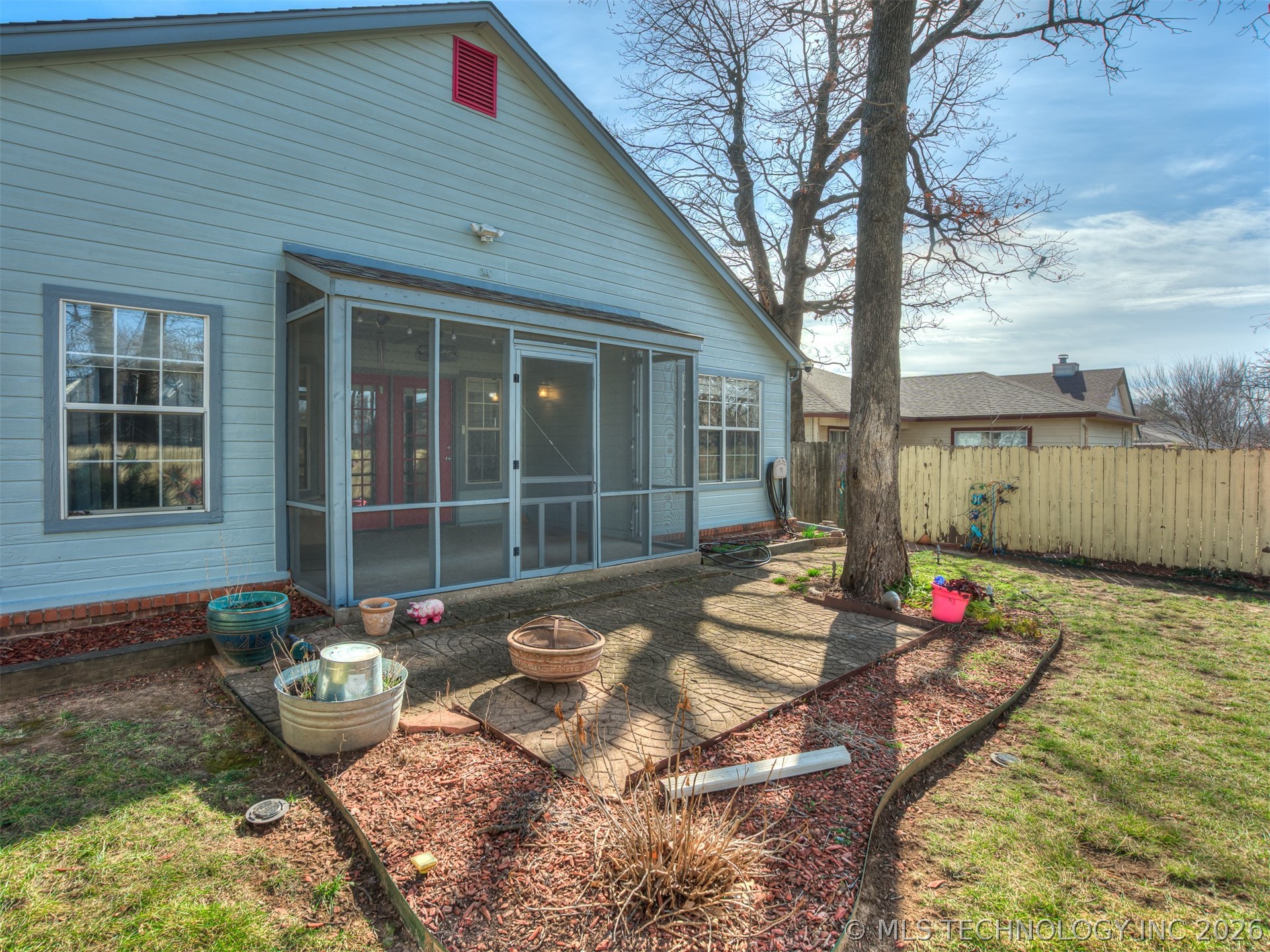 6108 S Waco Avenue Property Photo 2