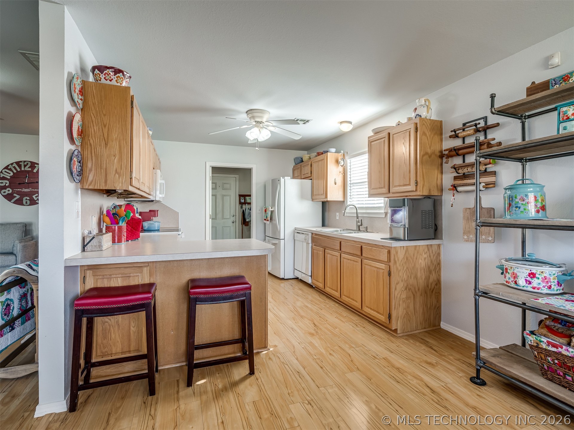 6108 S Waco Avenue Property Photo 3