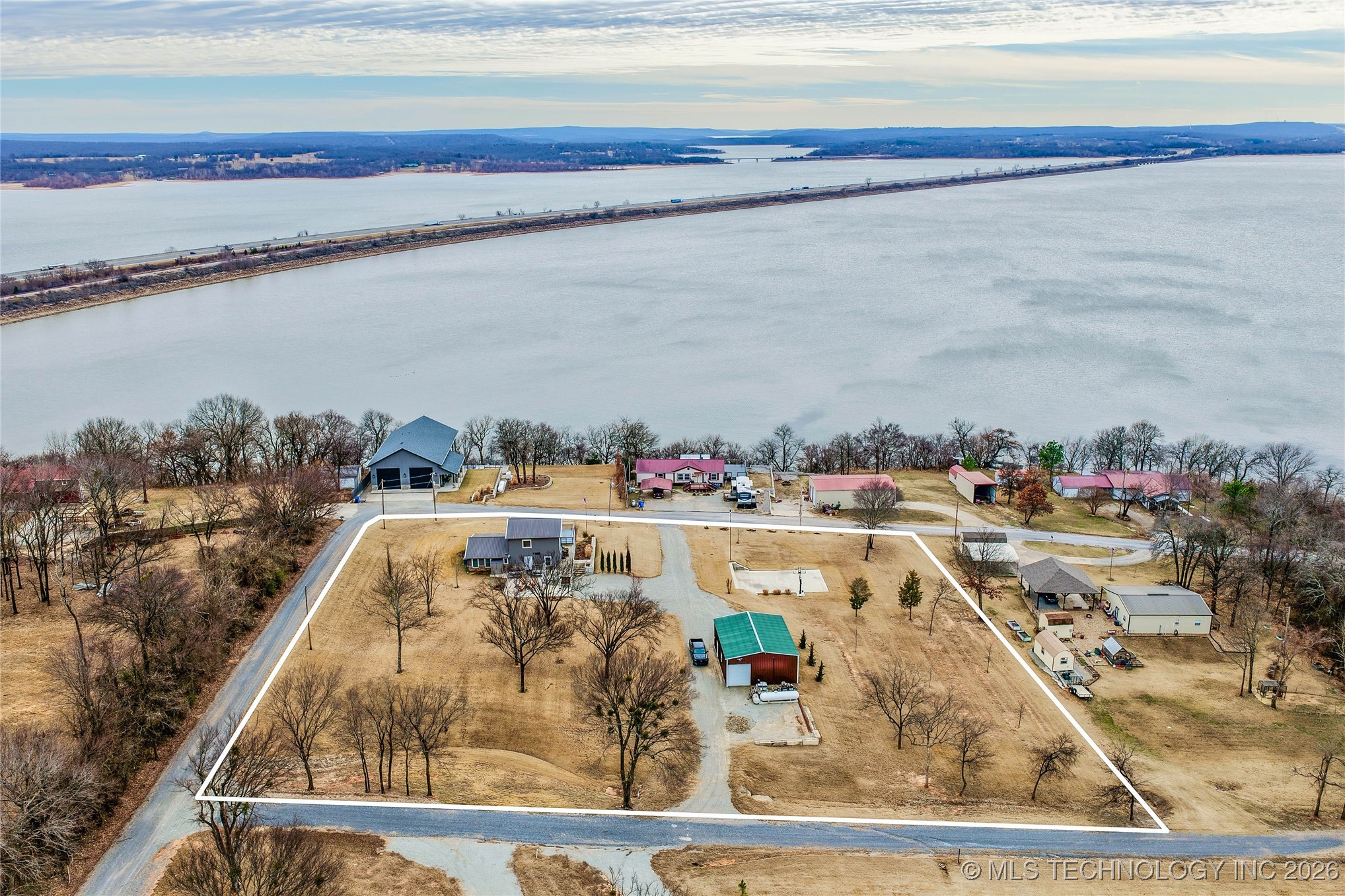417165 Mockingbird Lane Property Photo 5