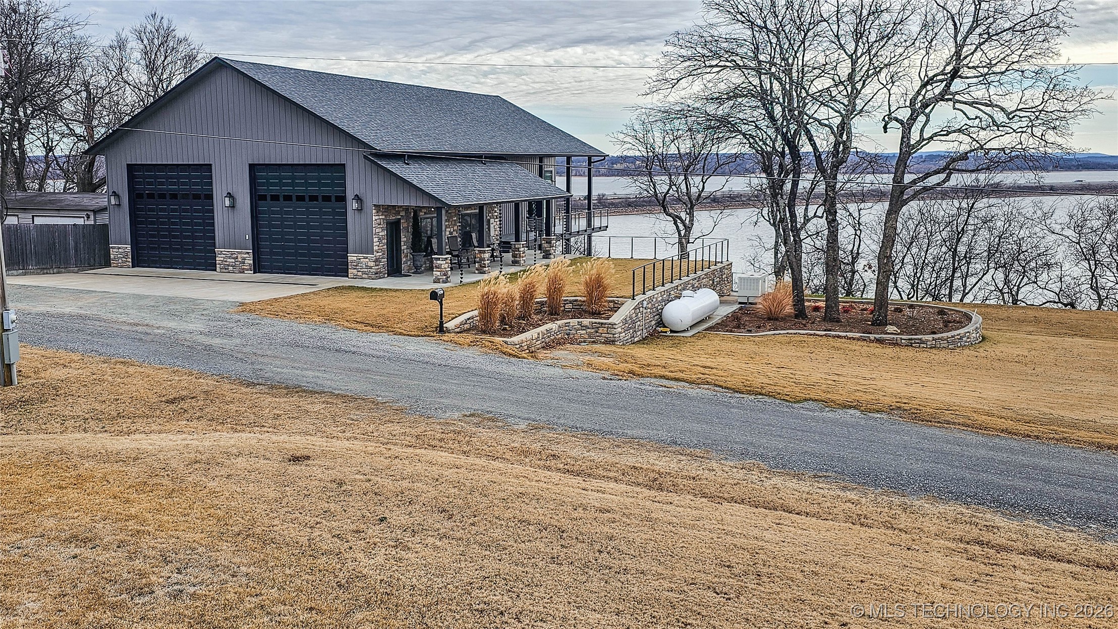 417165 Mockingbird Lane Property Photo 13