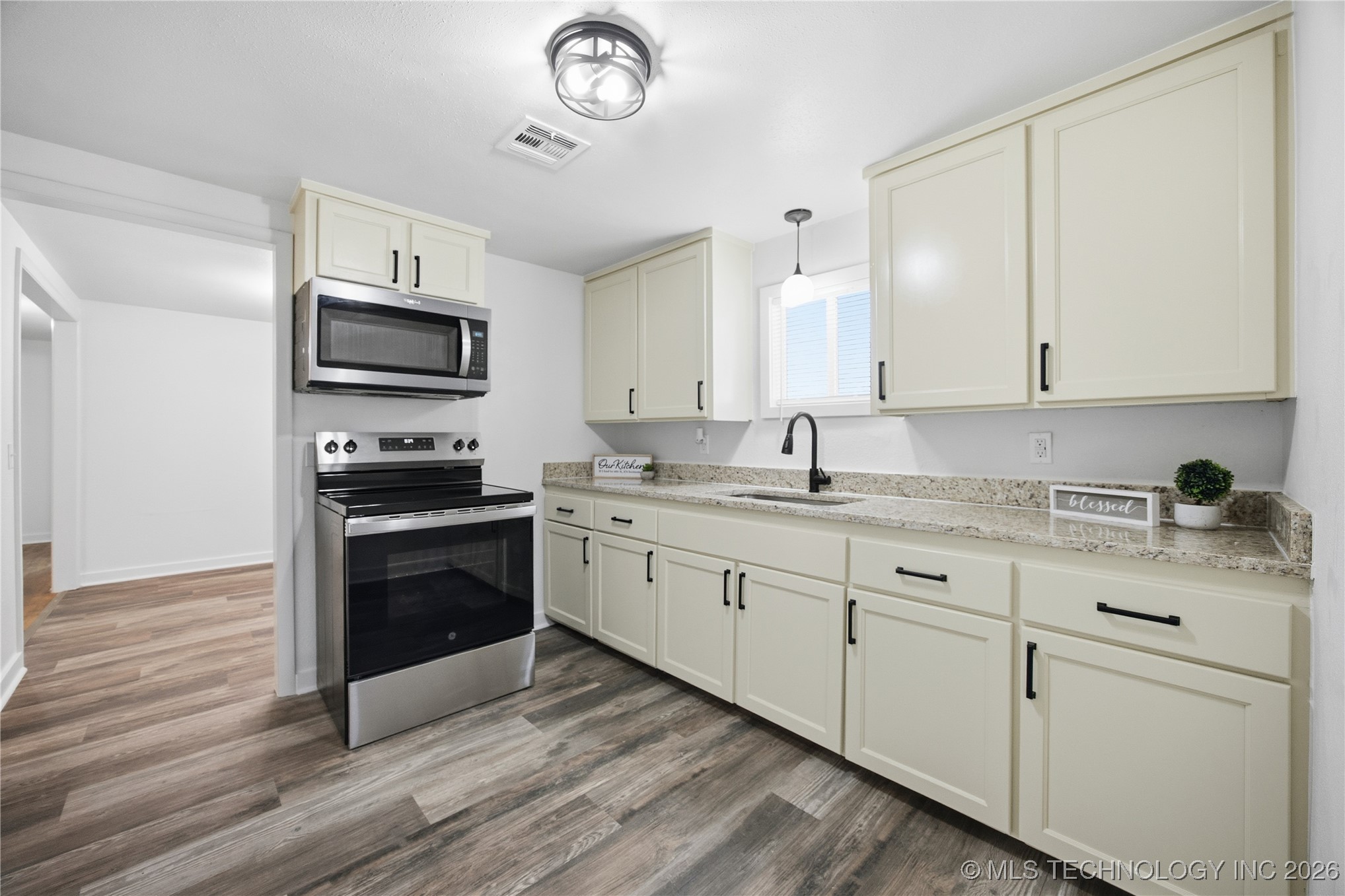 306 First Street Property Photo 9