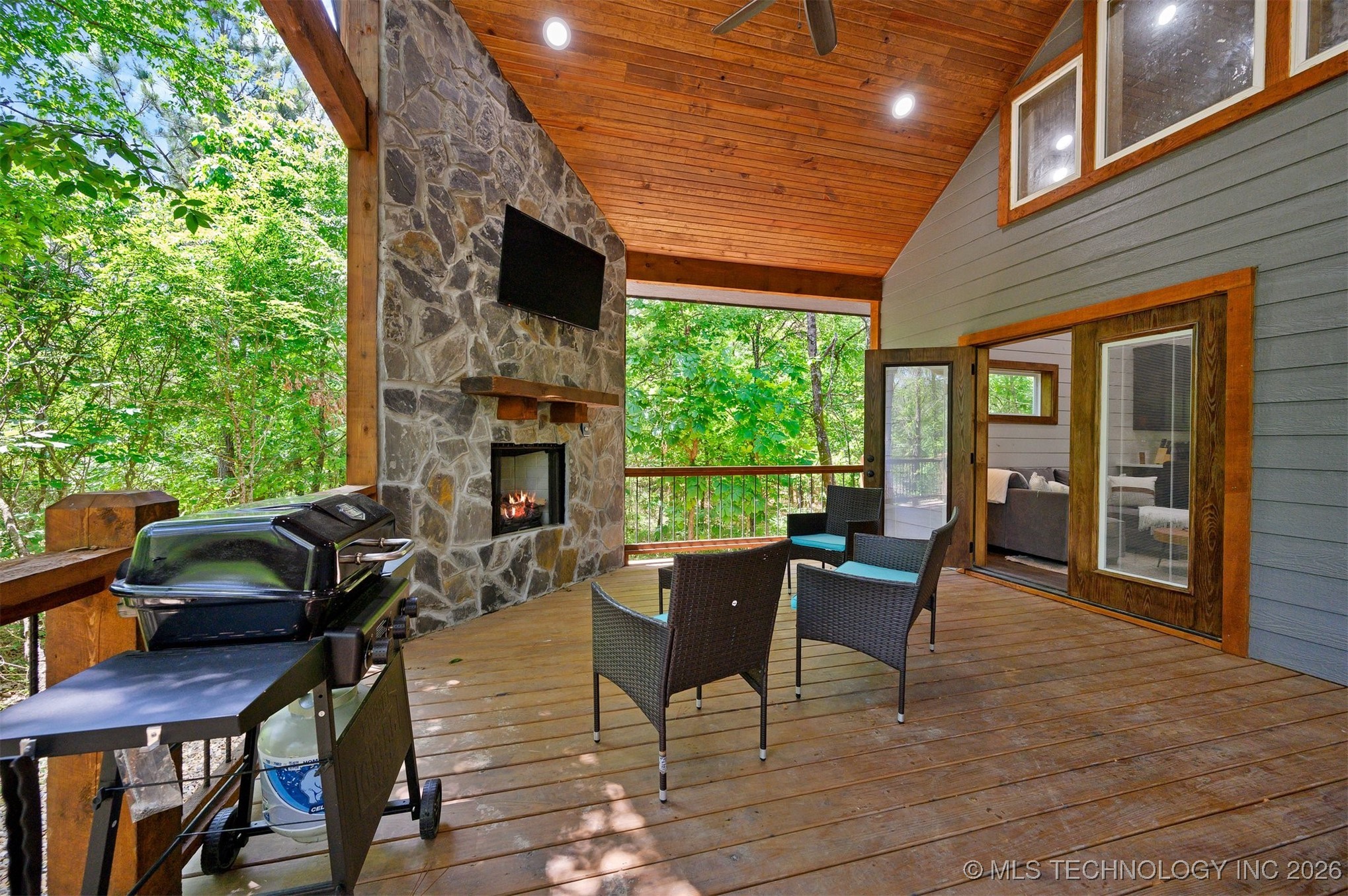 156 S Locust Trail Property Photo 8