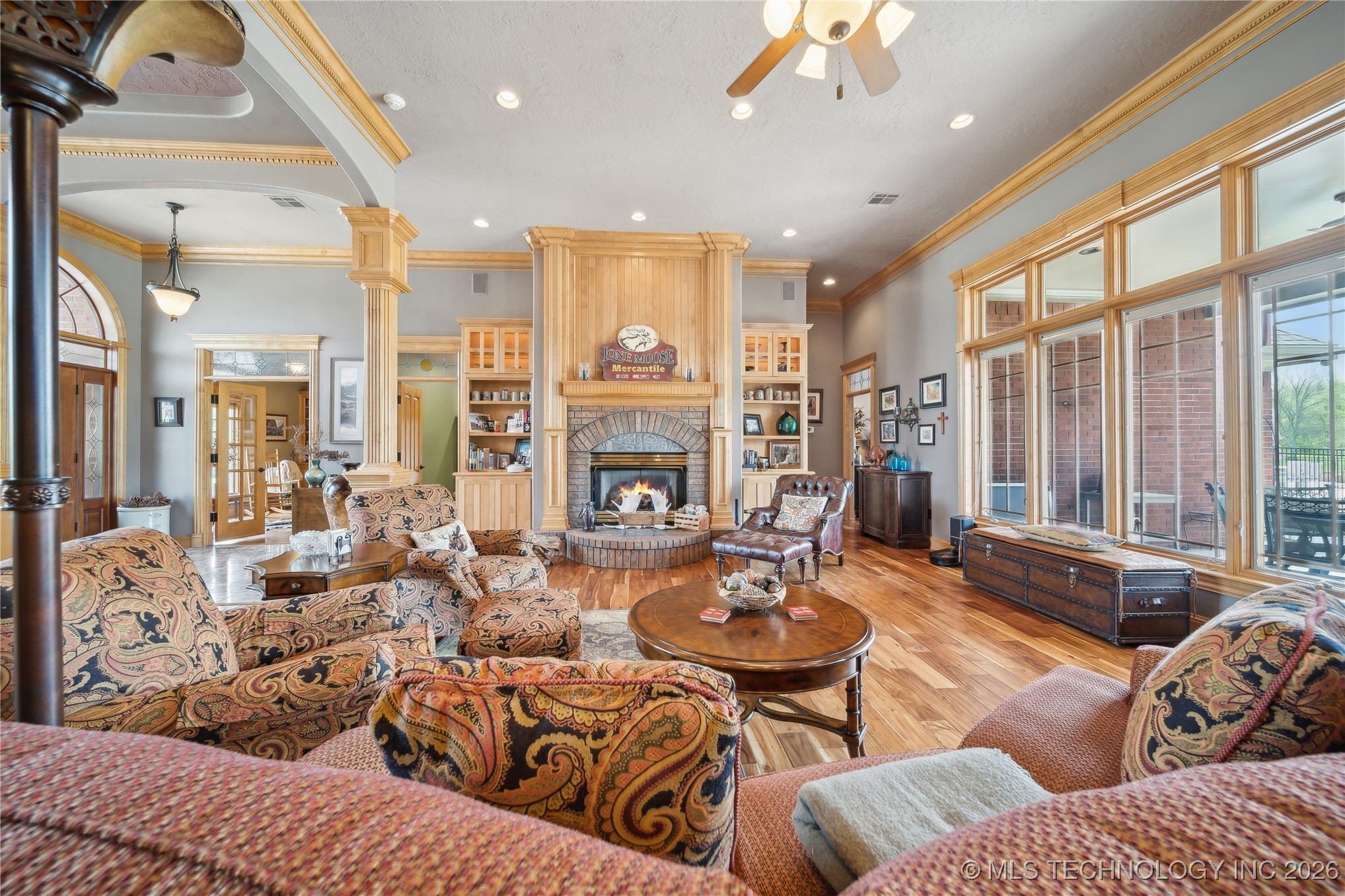 2372 Fox Street Property Photo 6