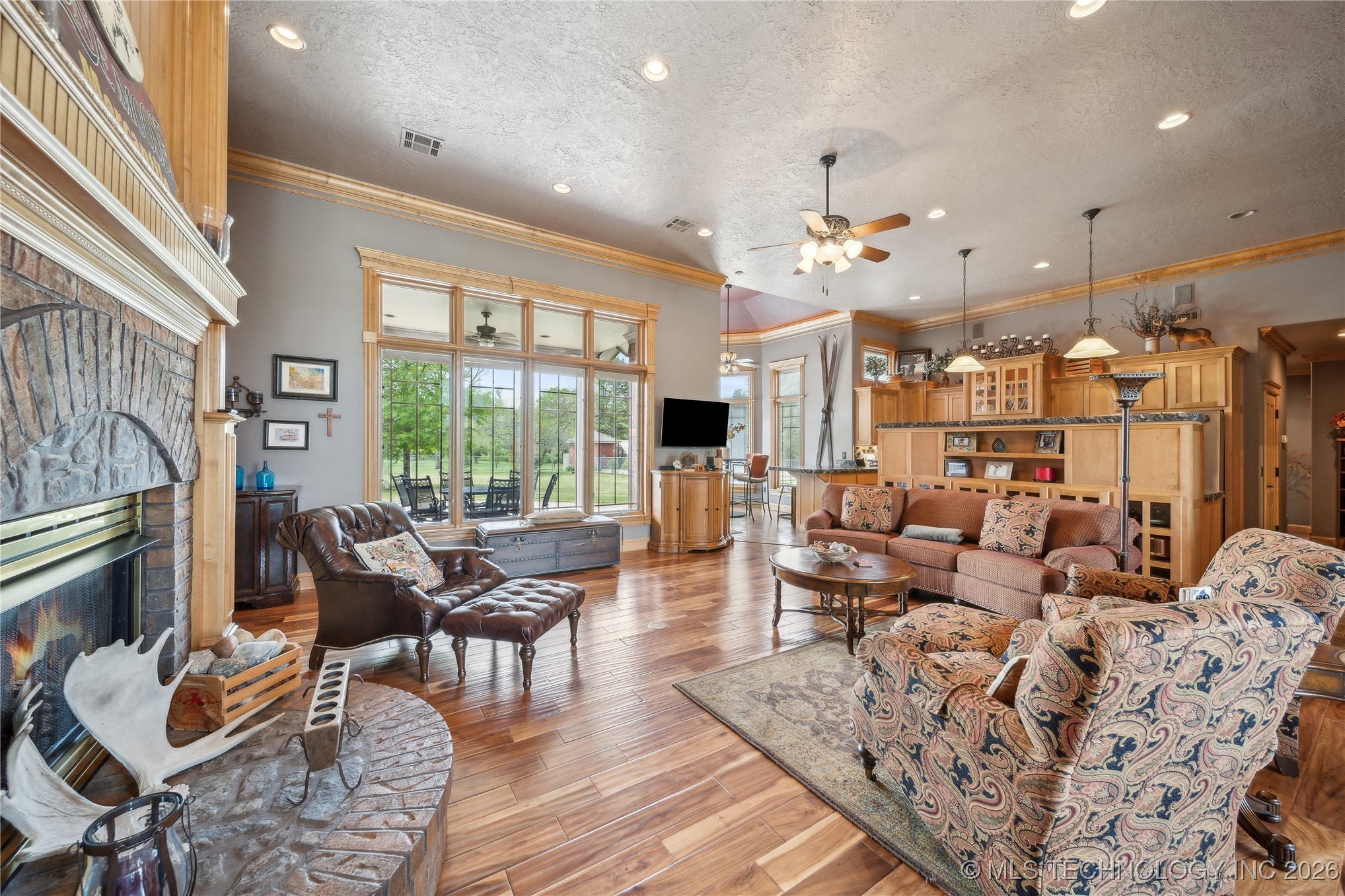 2372 Fox Street Property Photo 7