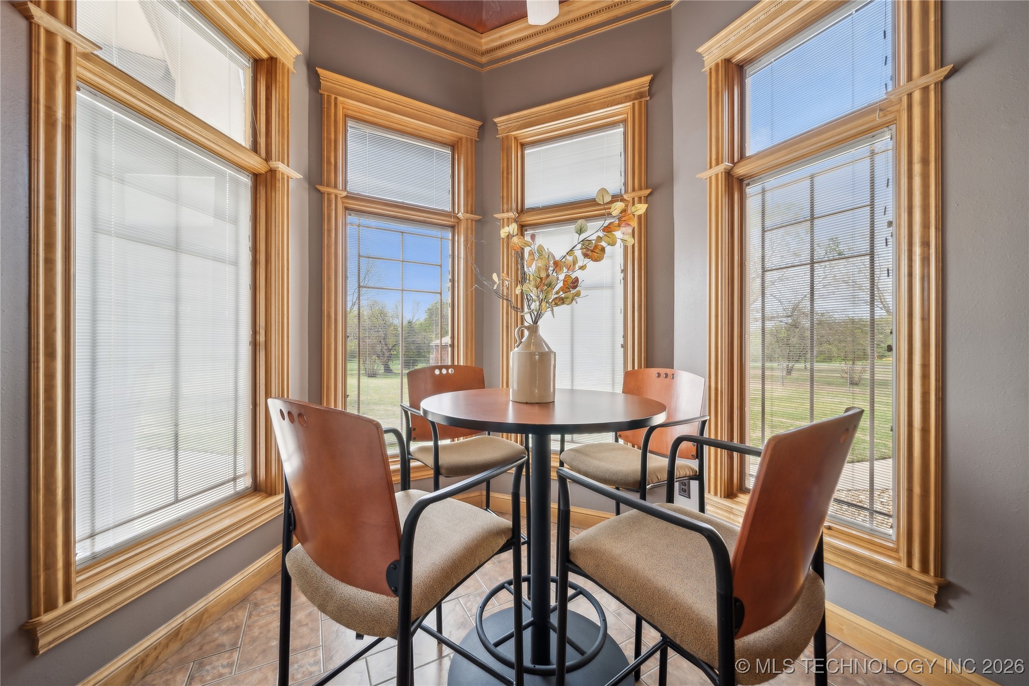 2372 Fox Street Property Photo 8