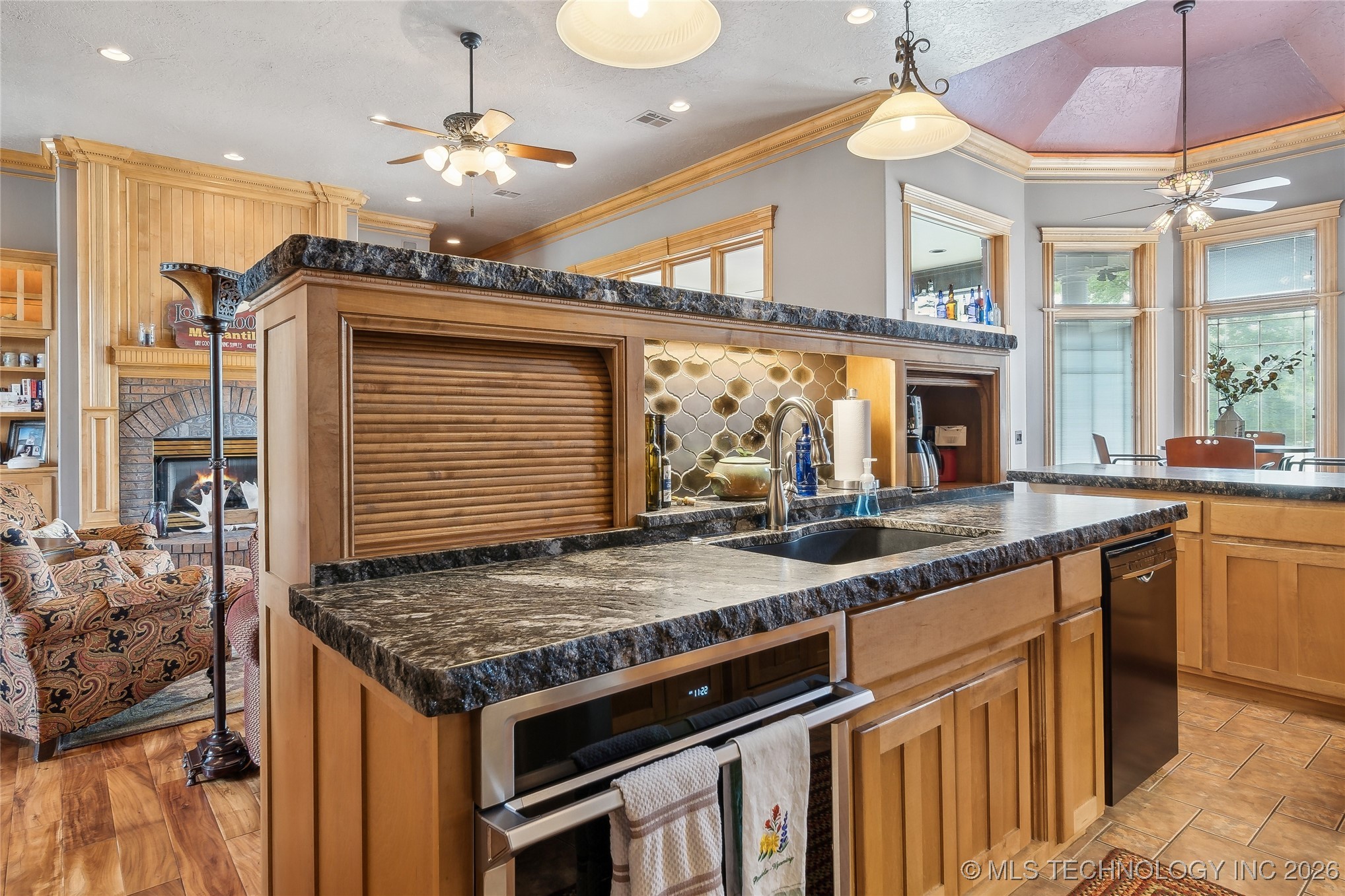 2372 Fox Street Property Photo 12