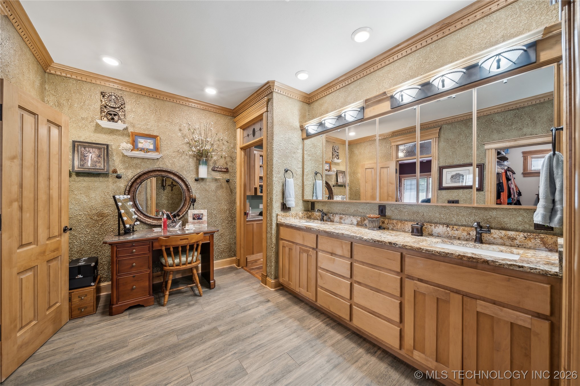 2372 Fox Street Property Photo 16