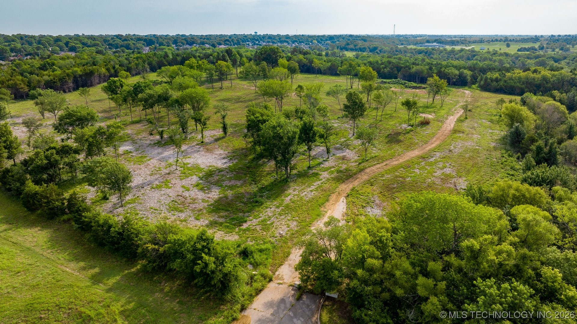 2 Se Barnett Avenue Property Photo 4