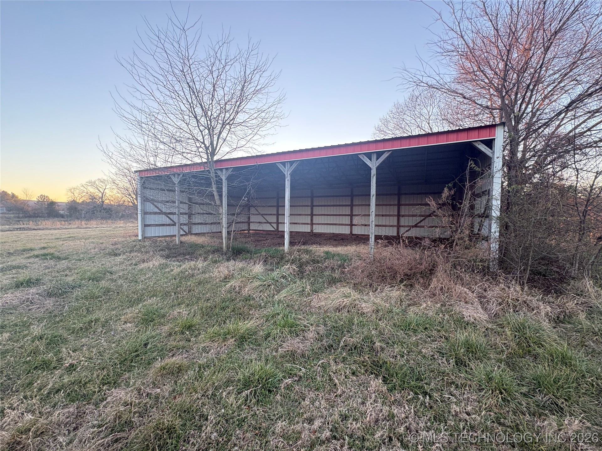 100 Property Photo 16