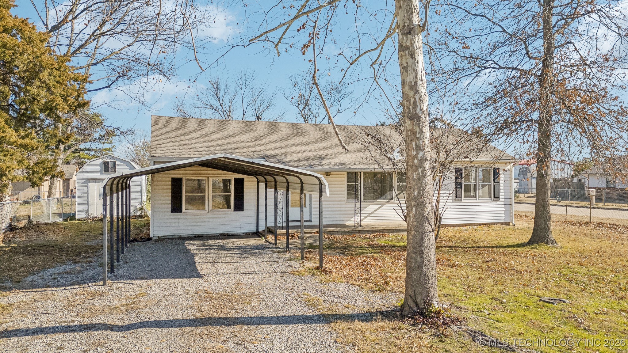 946 S Reavis Road Property Photo 1