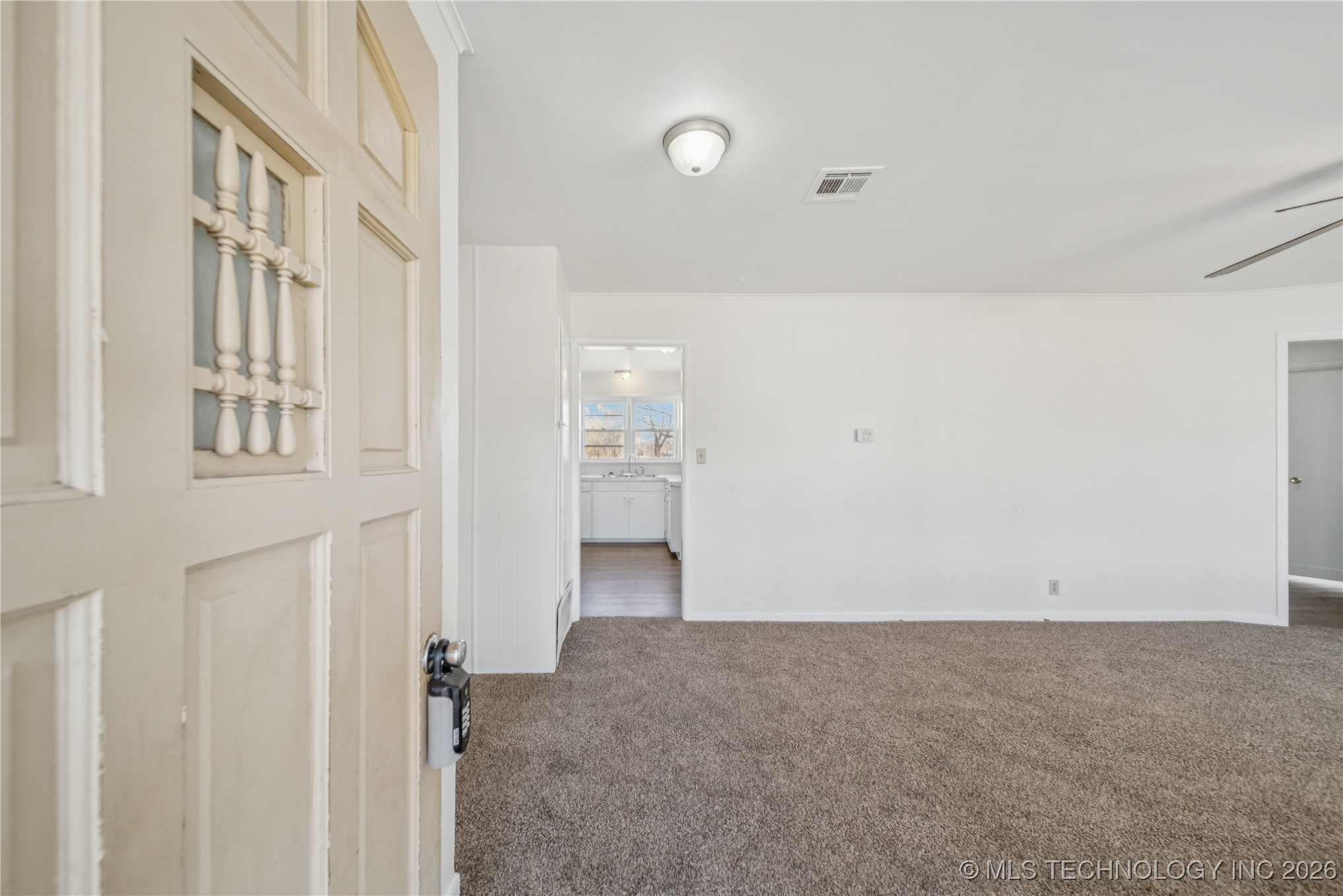 946 S Reavis Road Property Photo 3