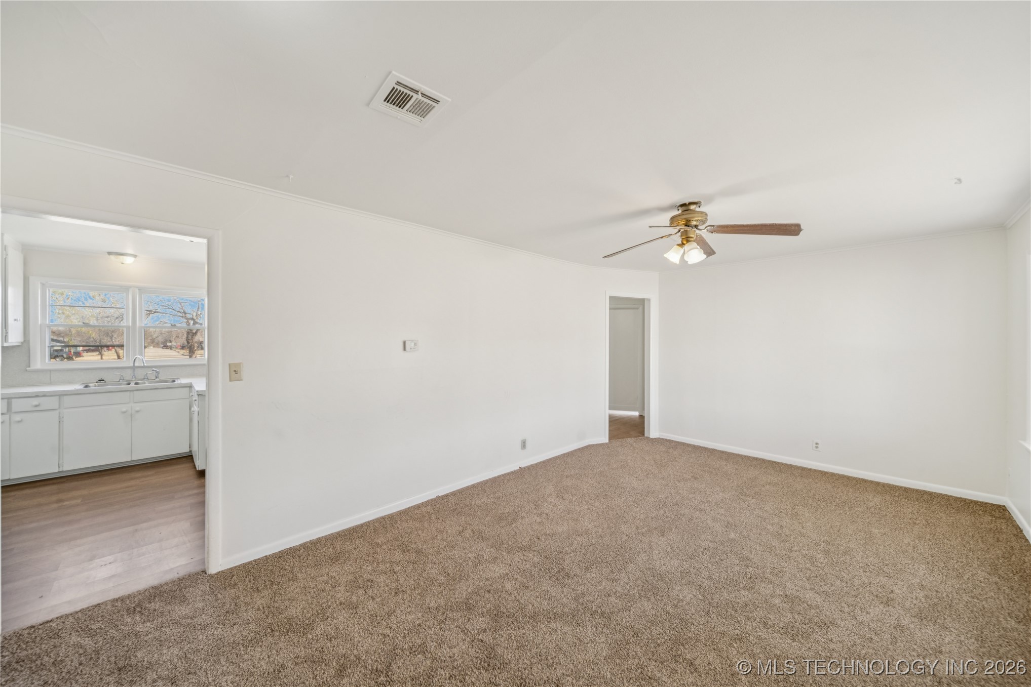 946 S Reavis Road Property Photo 5