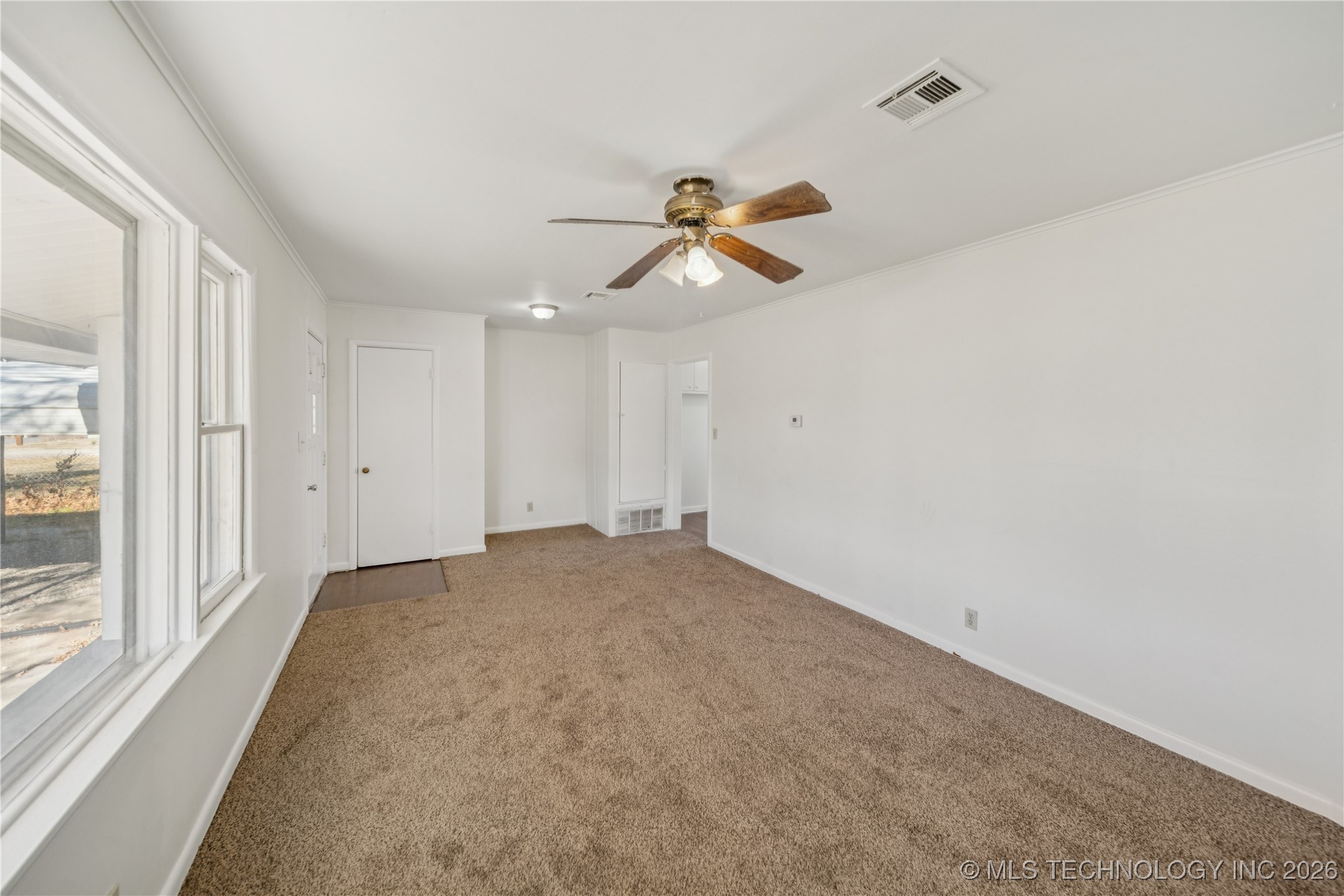 946 S Reavis Road Property Photo 6