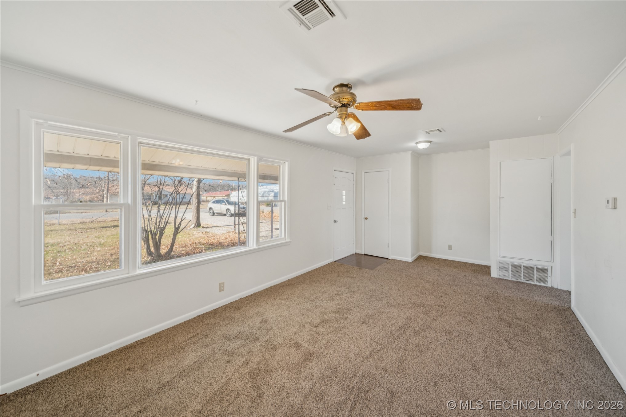 946 S Reavis Road Property Photo 7