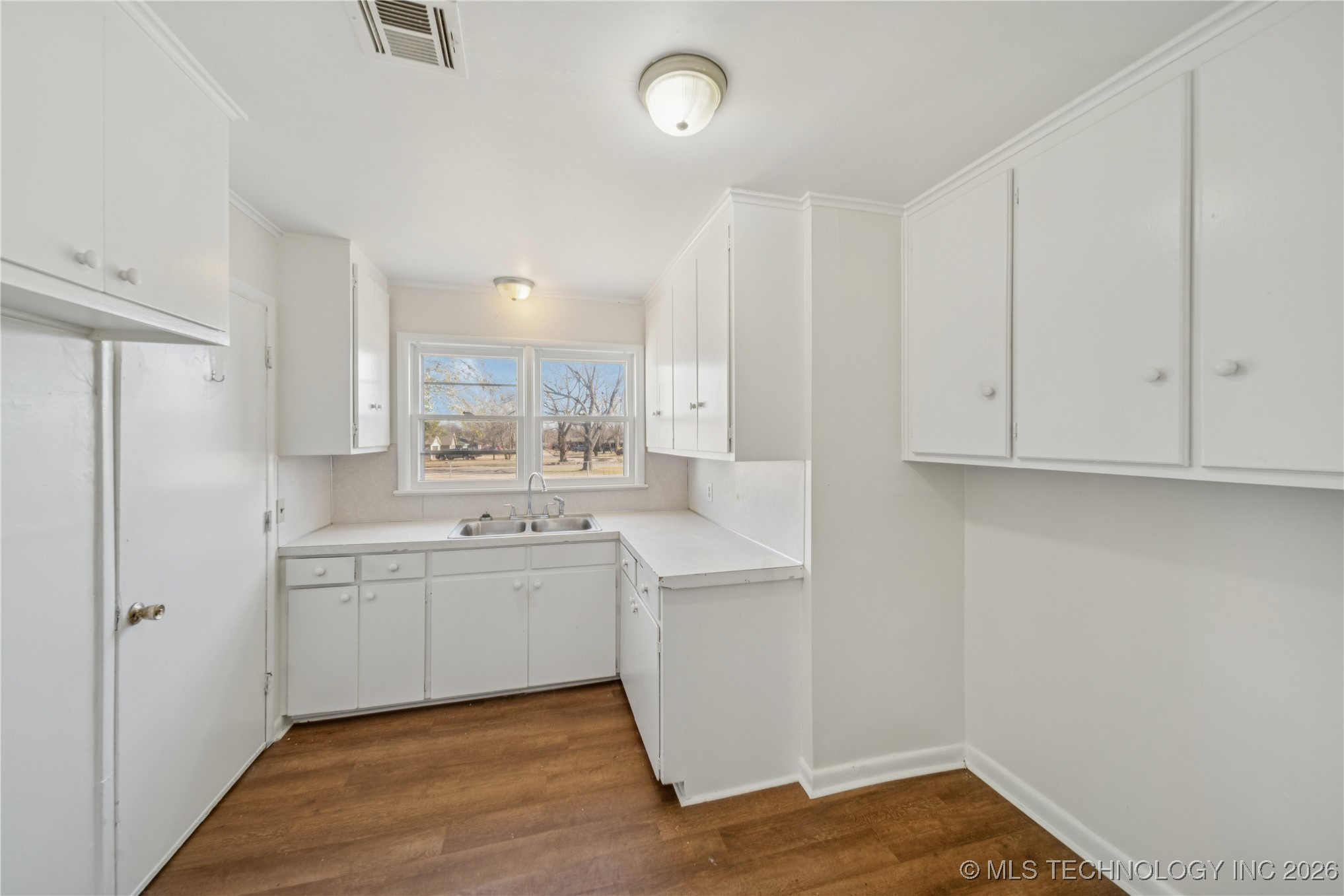 946 S Reavis Road Property Photo 8