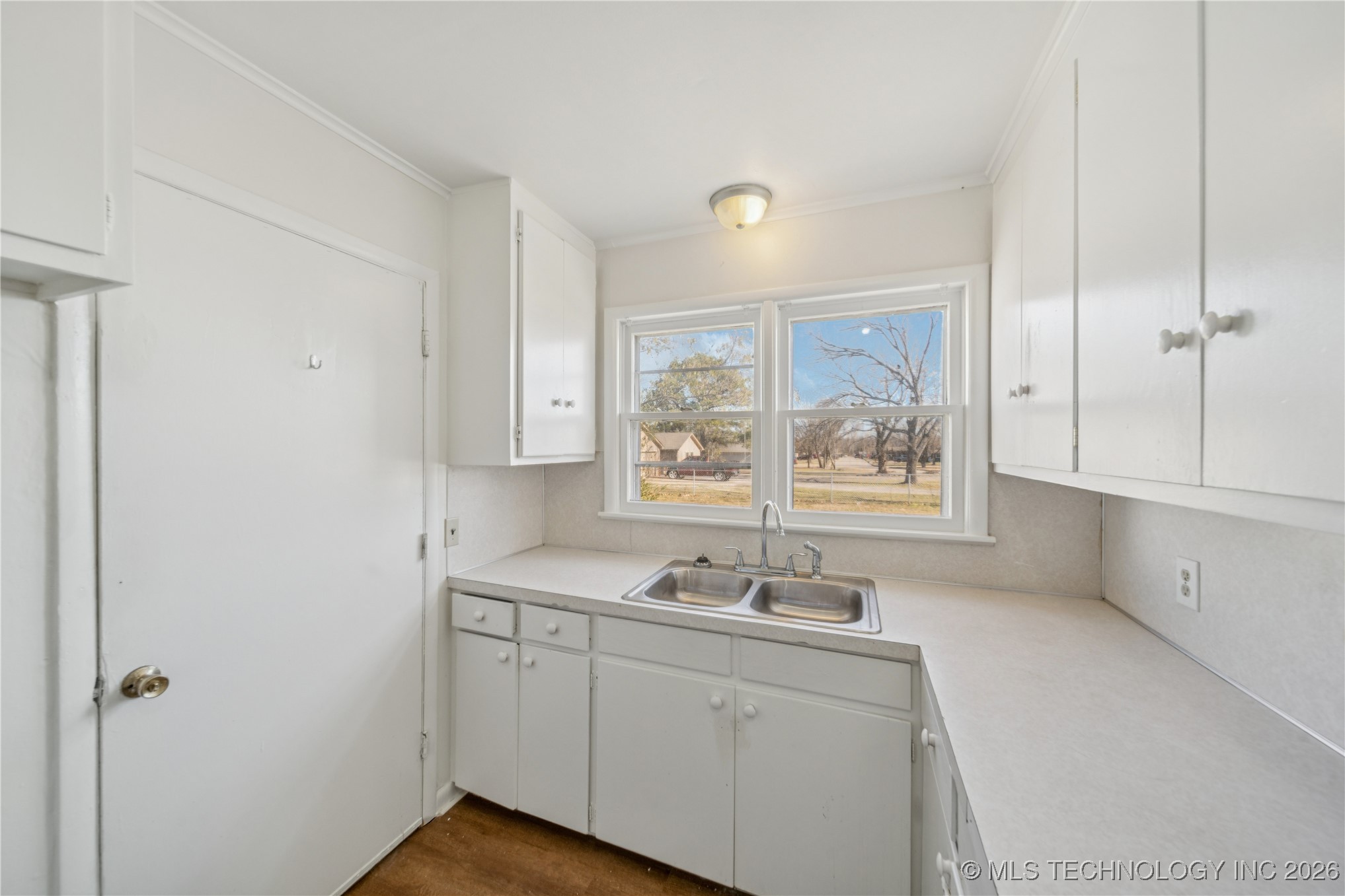 946 S Reavis Road Property Photo 9