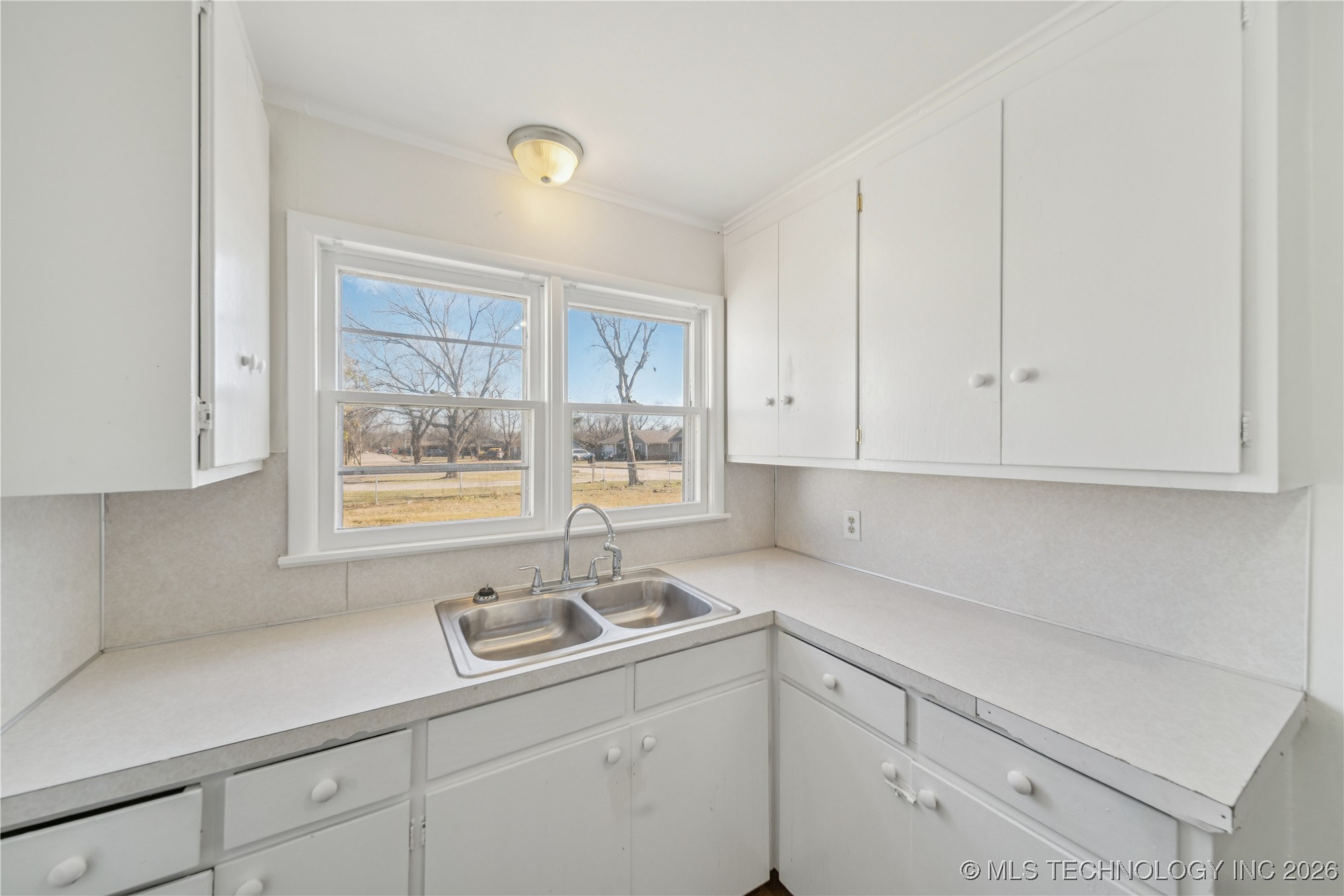 946 S Reavis Road Property Photo 10