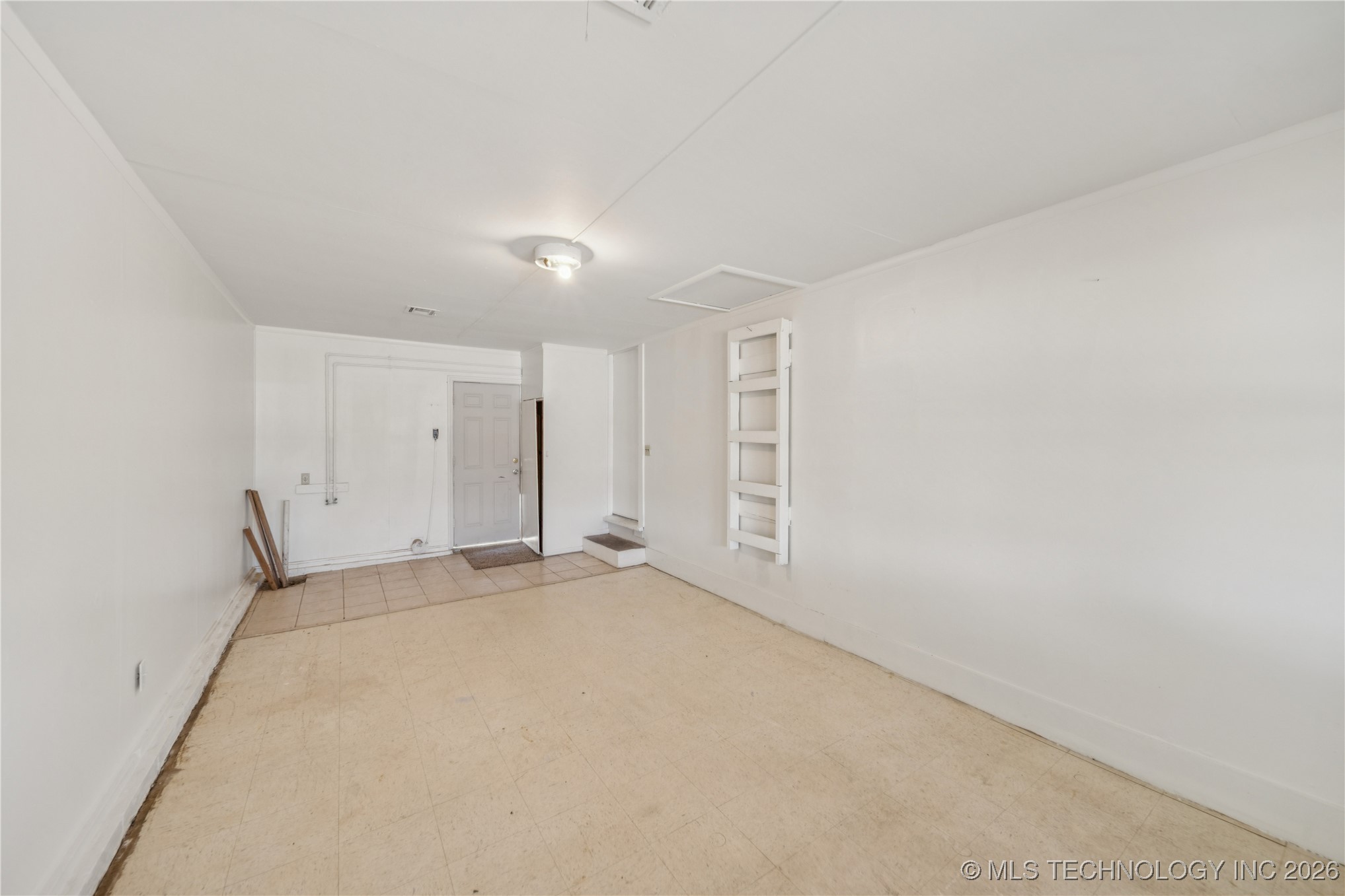 946 S Reavis Road Property Photo 14