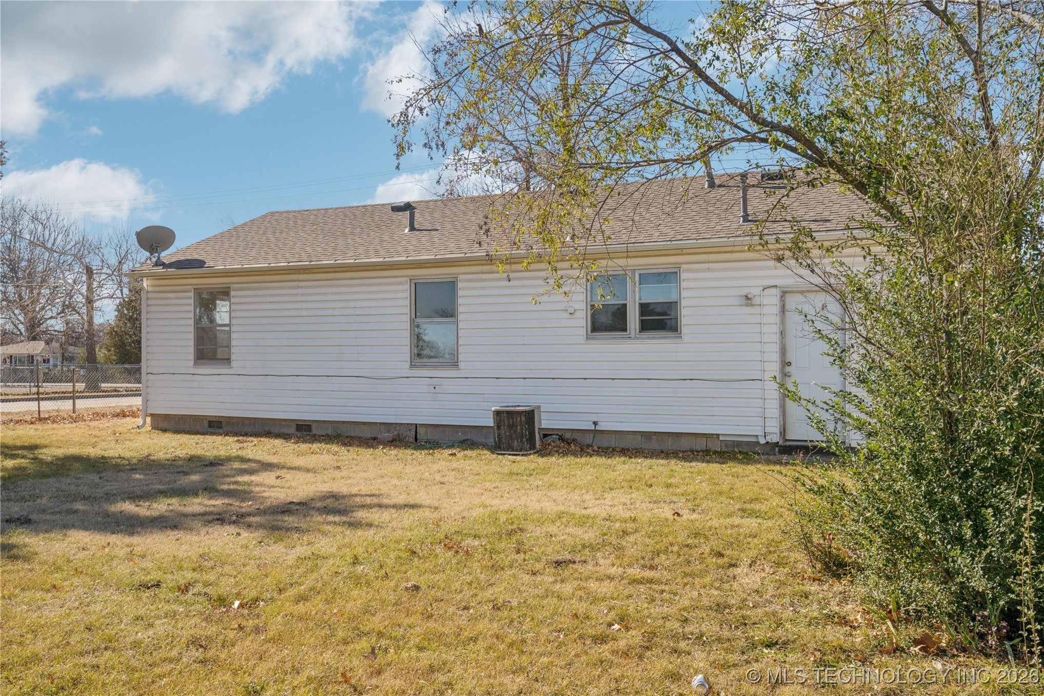 946 S Reavis Road Property Photo 25