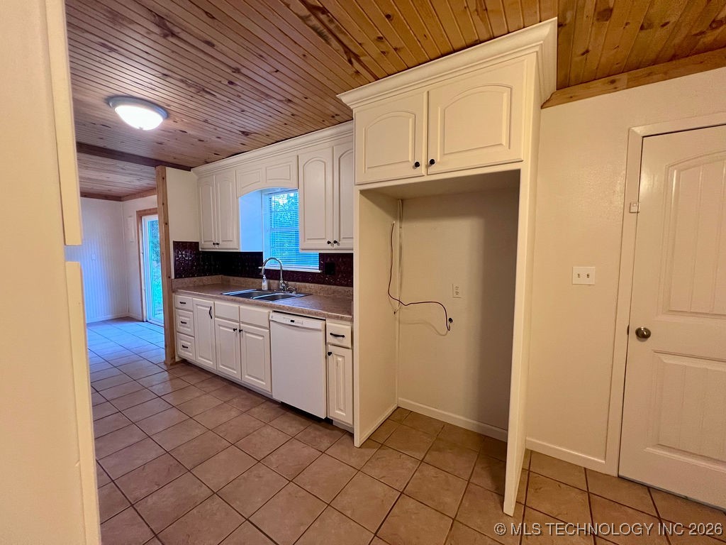 520 Nw B Street Property Photo 6