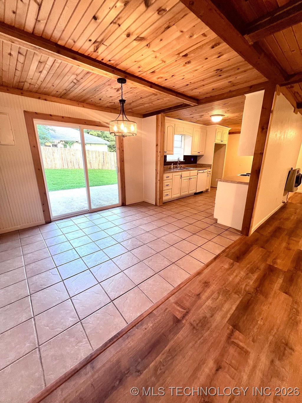 520 Nw B Street Property Photo 11