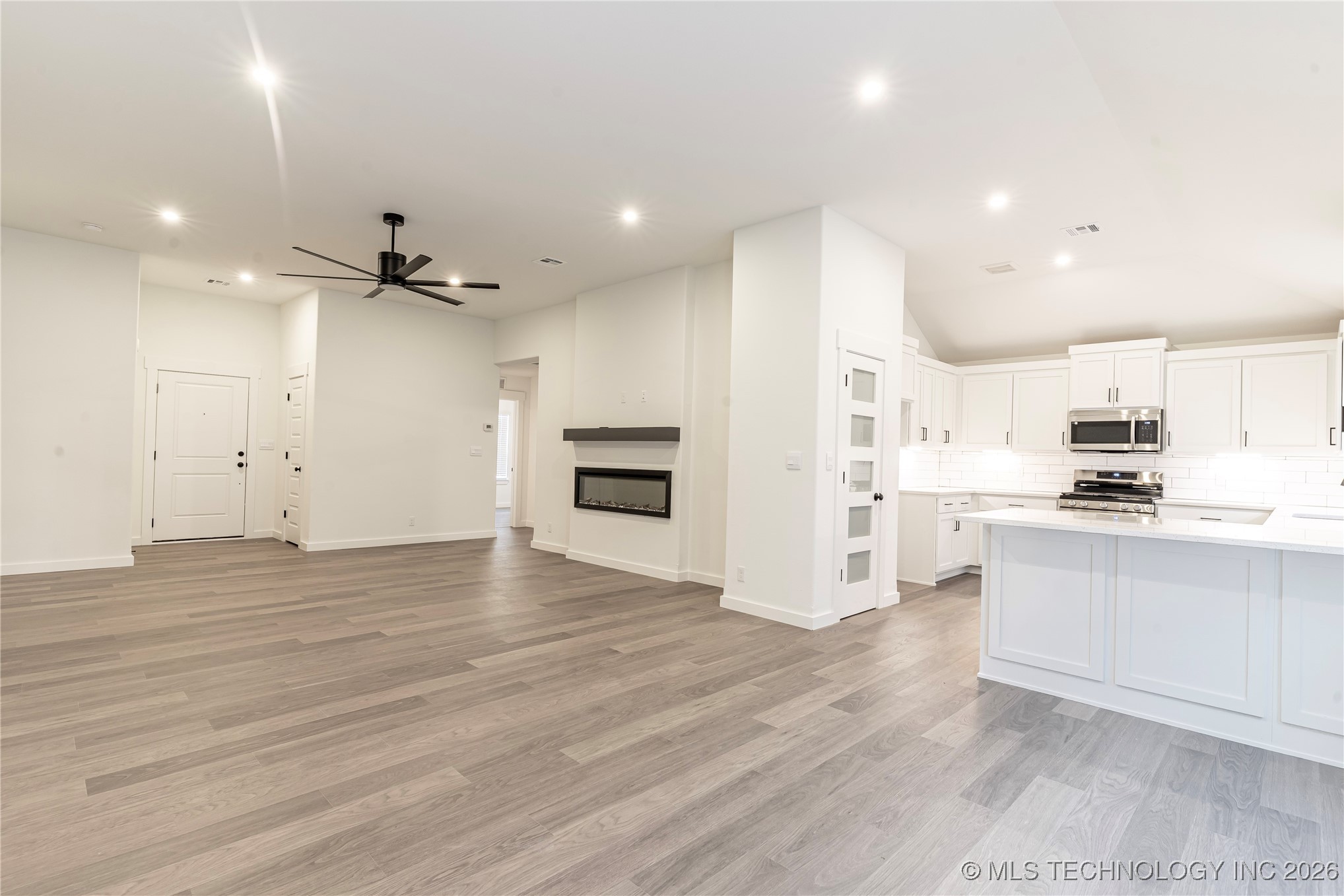 15024 S Poplar Street Property Photo 9