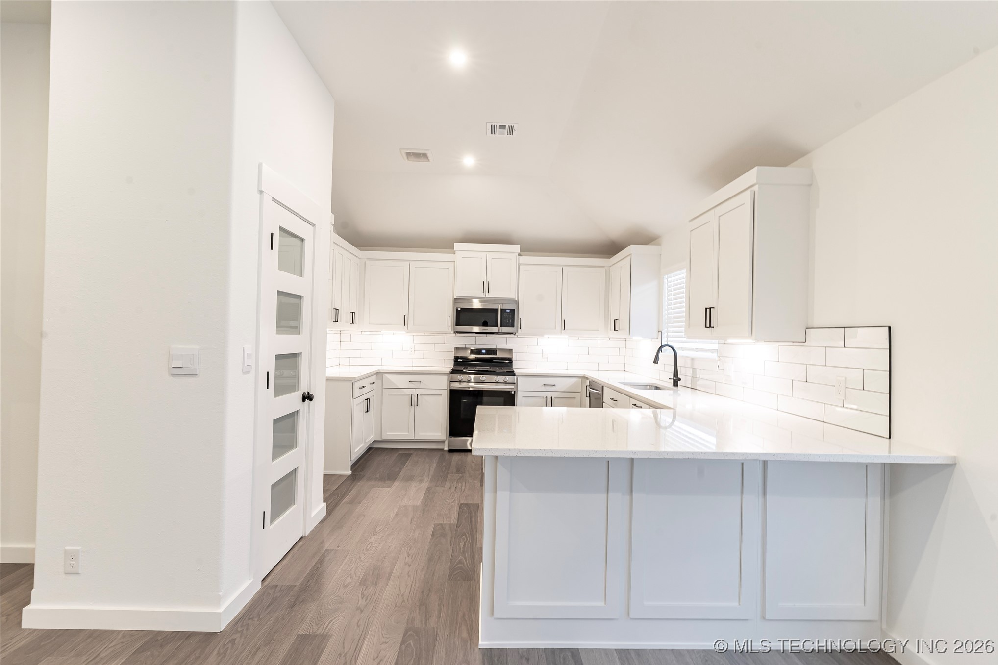 15024 S Poplar Street Property Photo 10