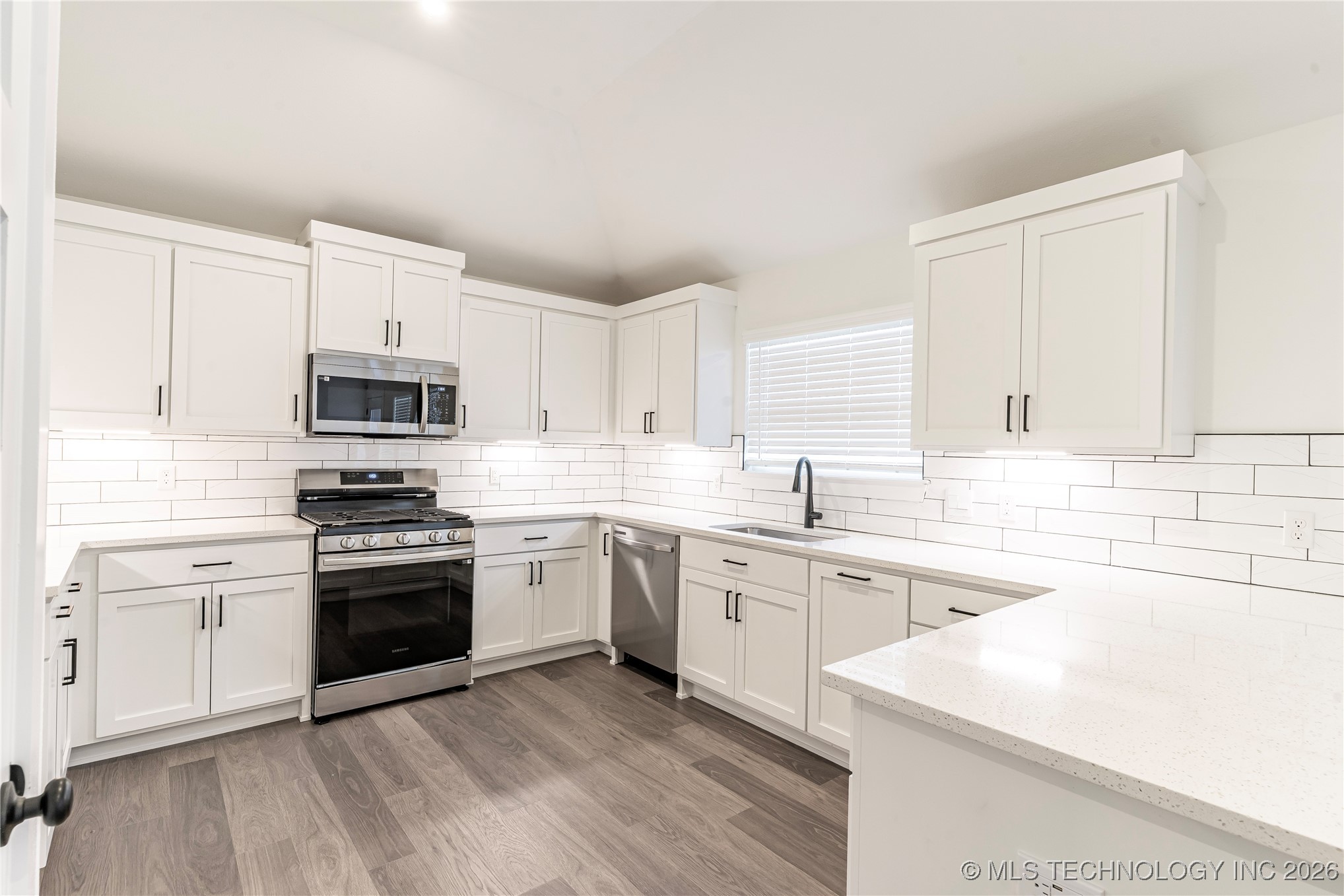 15024 S Poplar Street Property Photo 11