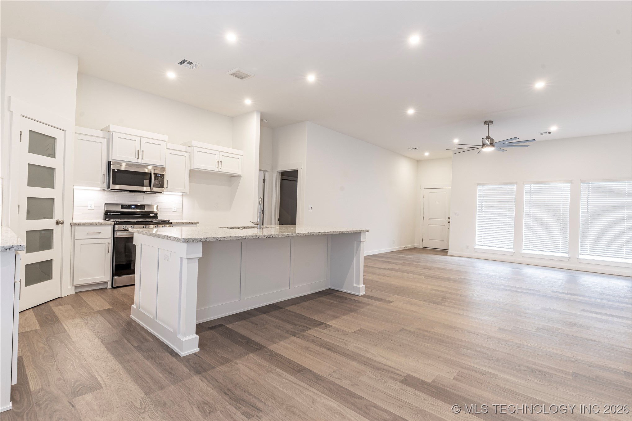 15030 S Poplar Street Property Photo 9