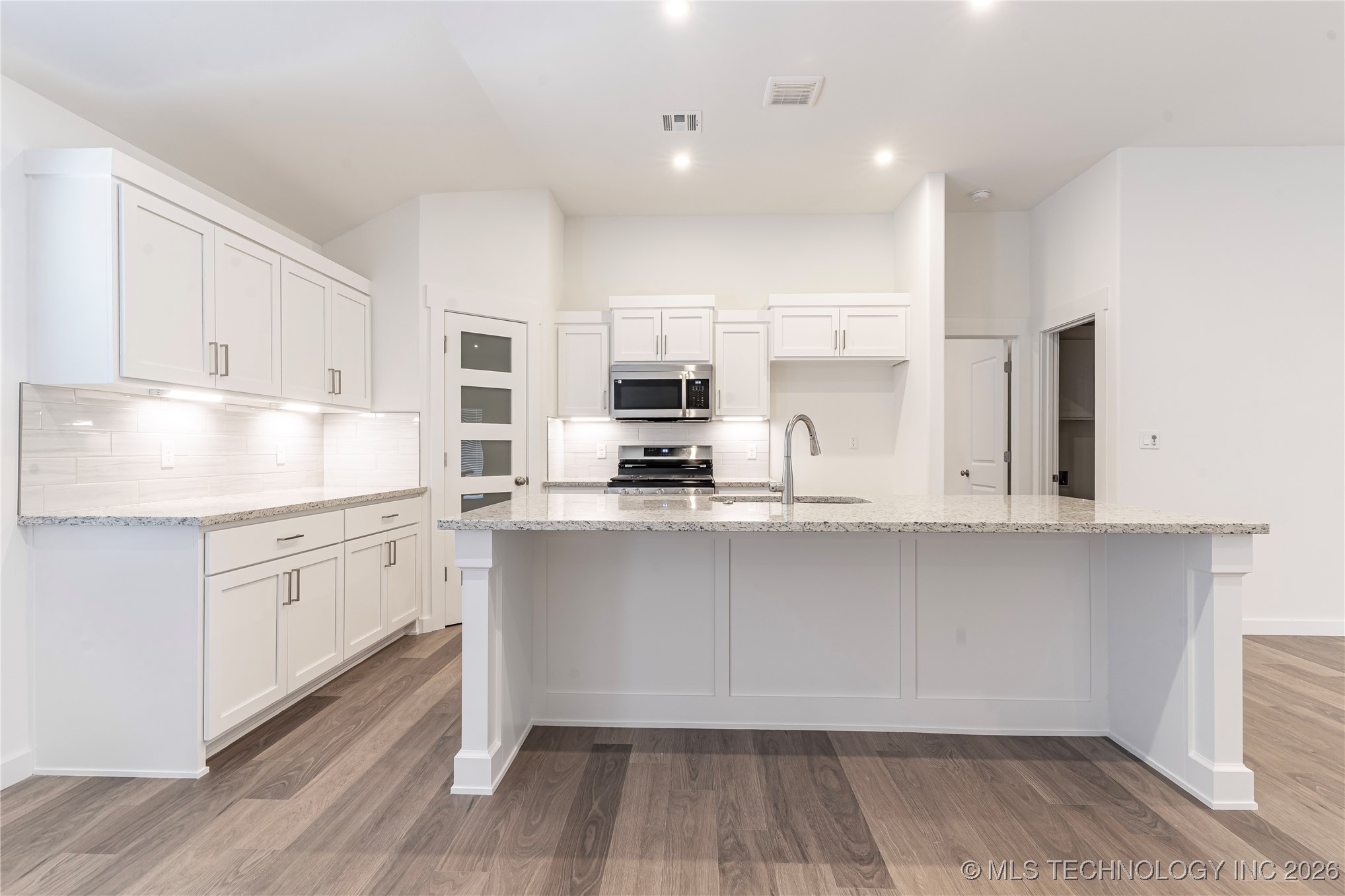 15030 S Poplar Street Property Photo 10