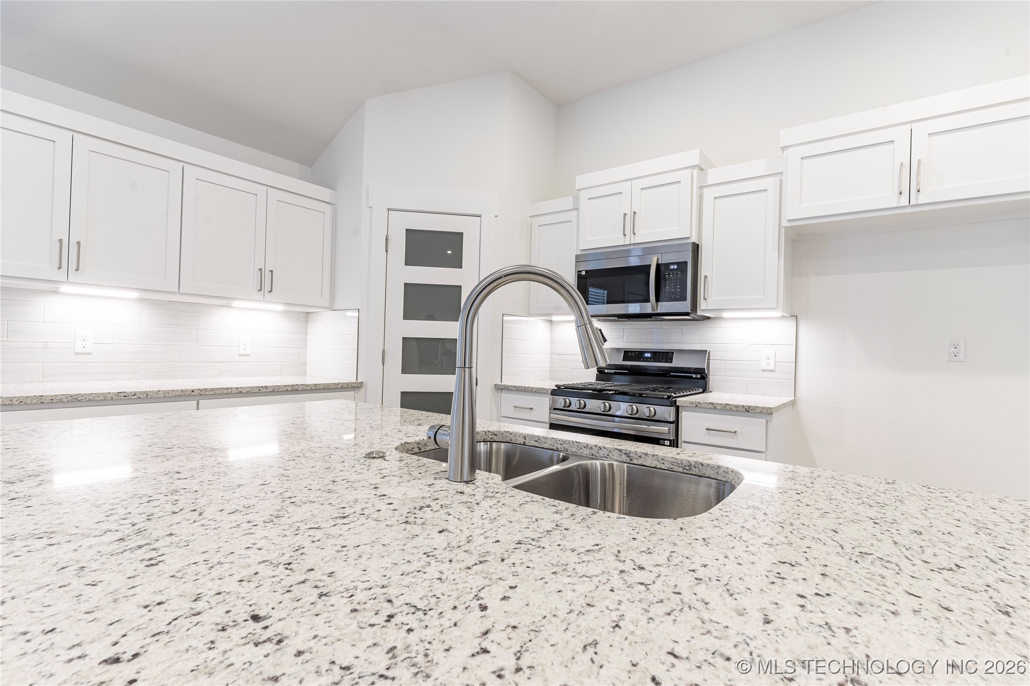 15030 S Poplar Street Property Photo 11