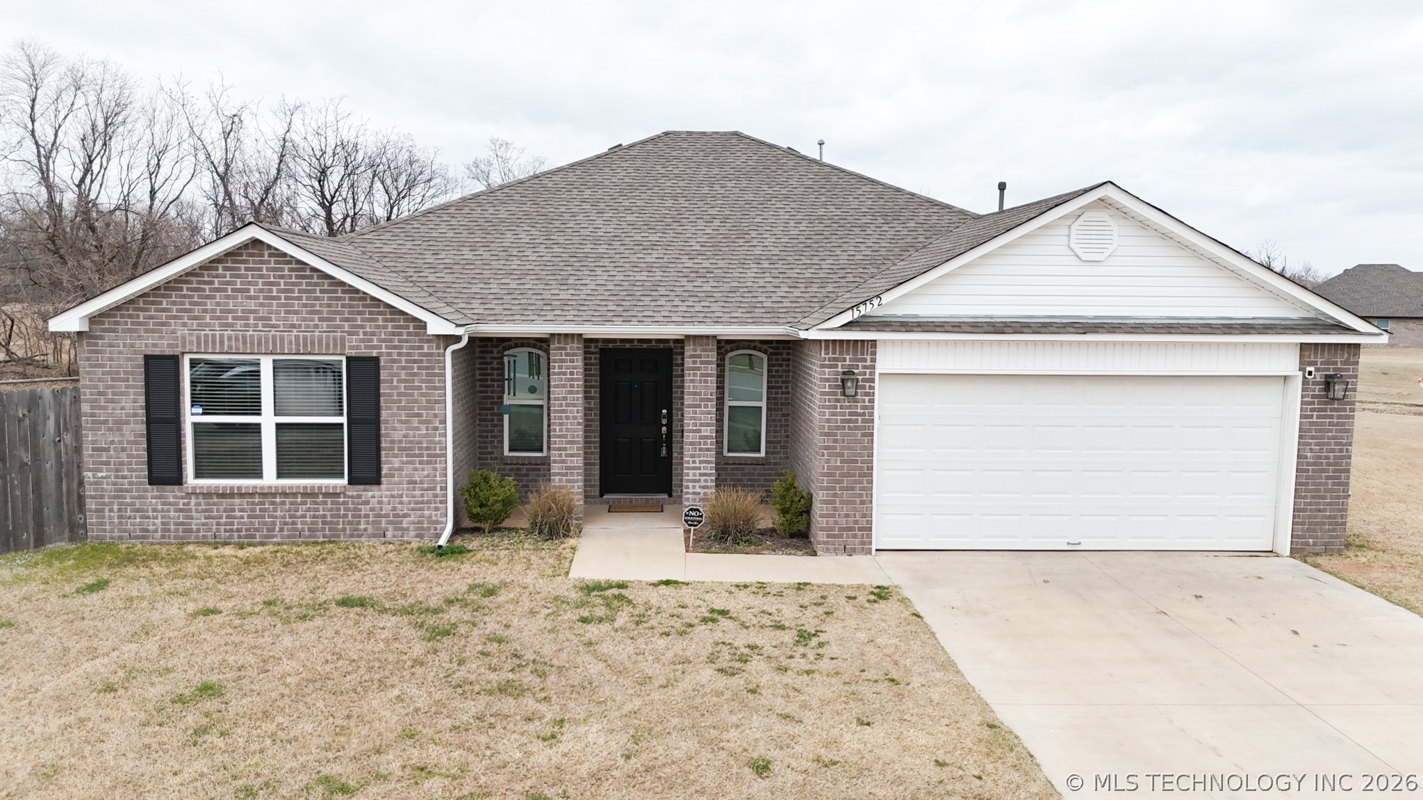 15752 S 74 Avenue E Property Photo 1