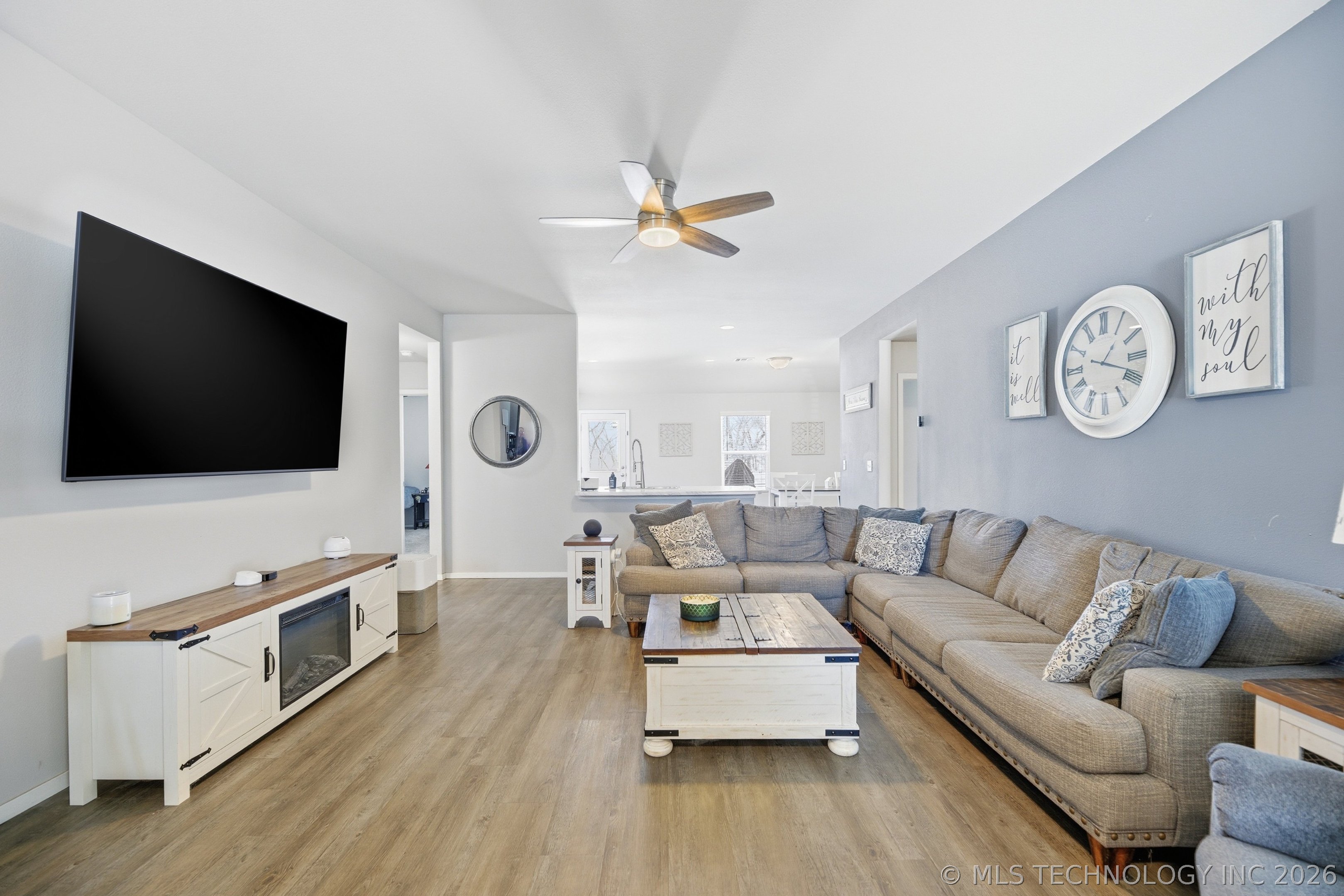 15752 S 74 Avenue E Property Photo 2