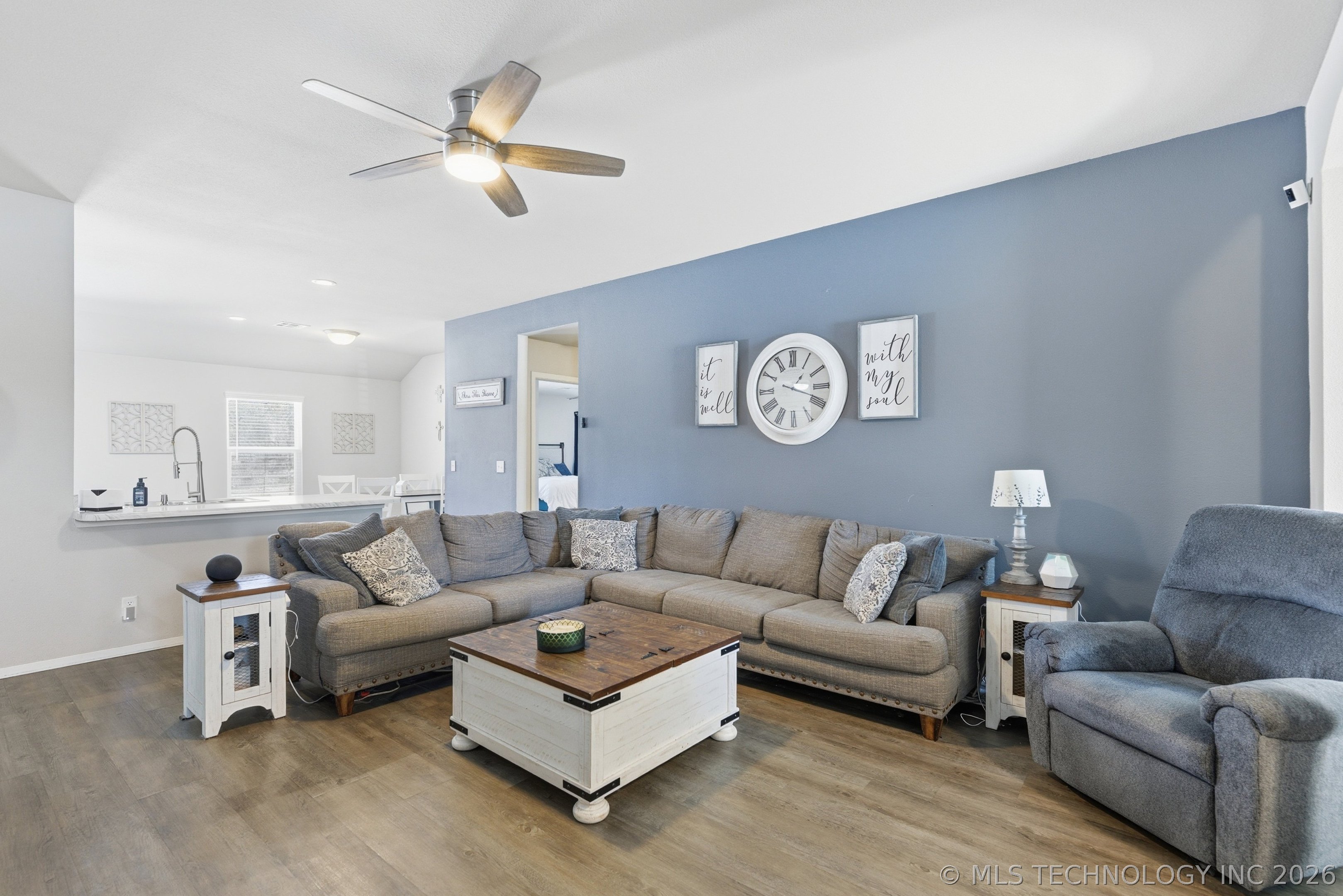 15752 S 74 Avenue E Property Photo 3