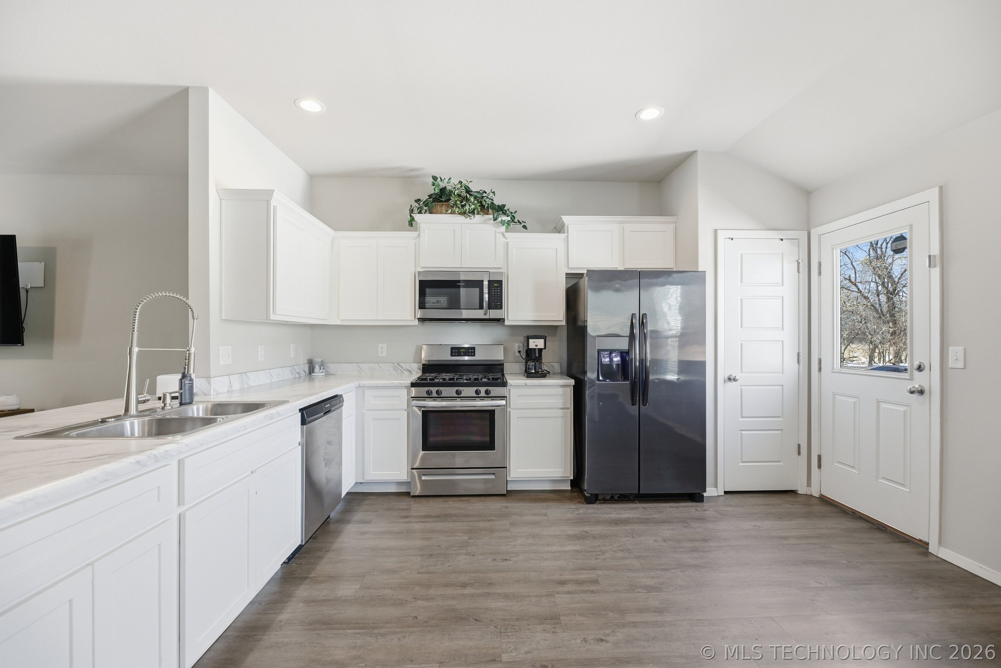 15752 S 74 Avenue E Property Photo 7